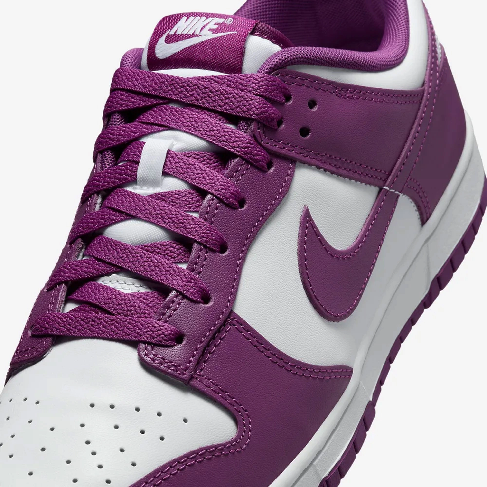 NIKE | DUNK LOW RETRO { WHITE/VIOTECH-WHITE
