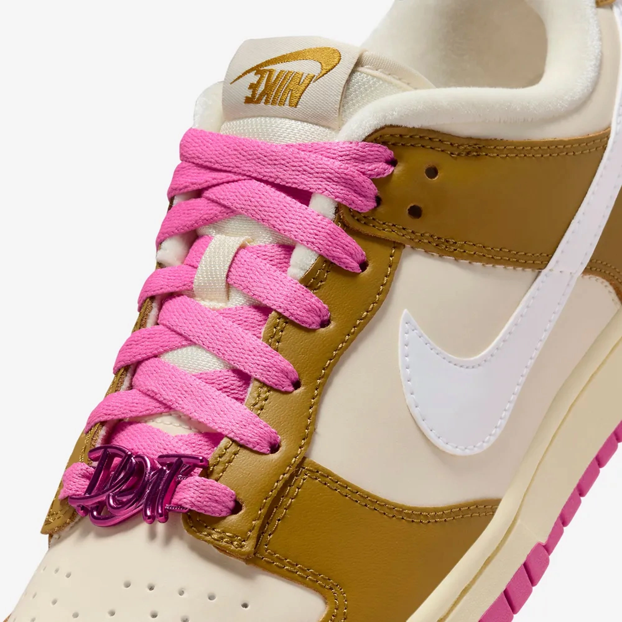 Nike | DUNK LOW SE  { BRONZINE/COCONUT MILK-PLAYFUL PINK