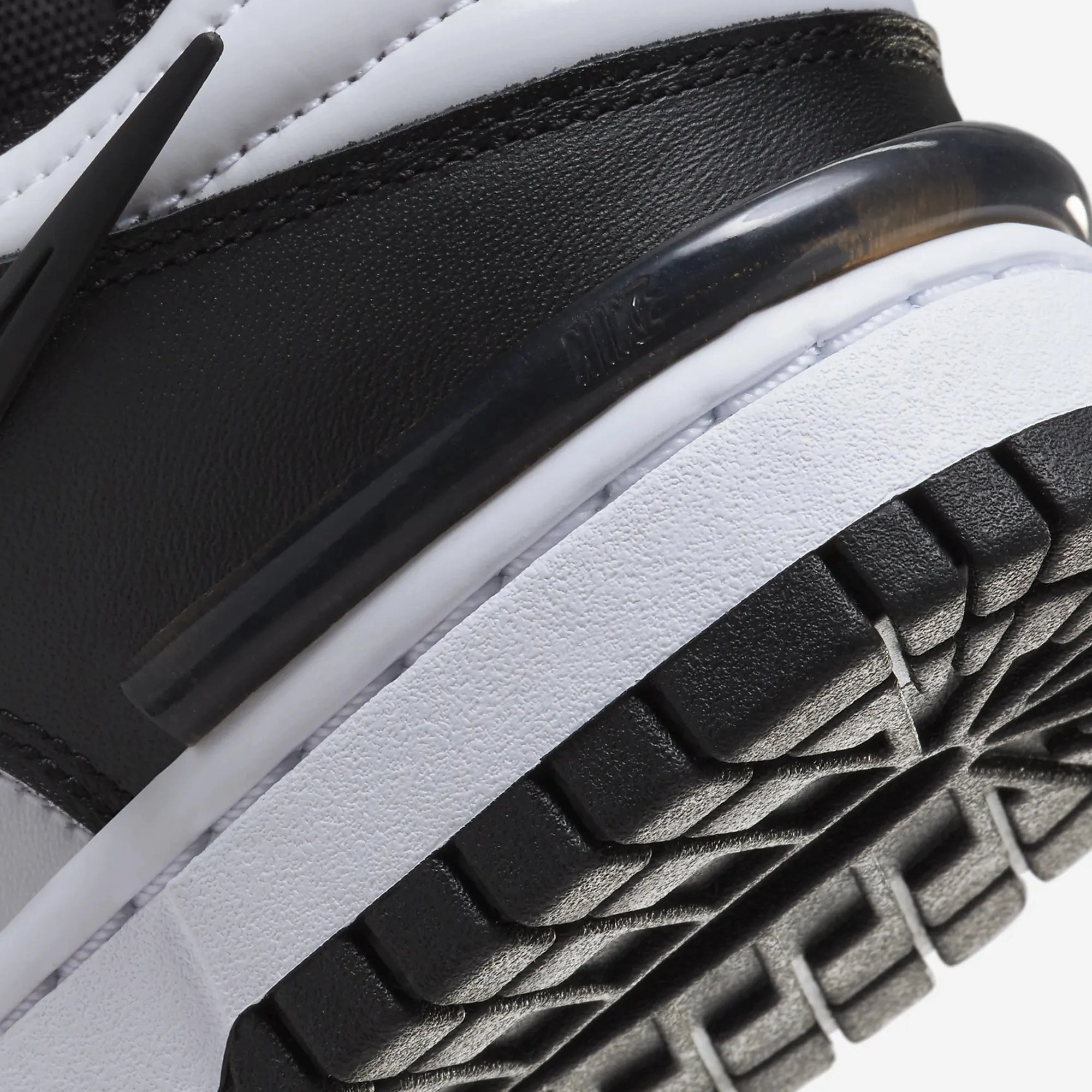 Nike | DUNK LOW TWIST  { BLACK/WHITE-BLACK