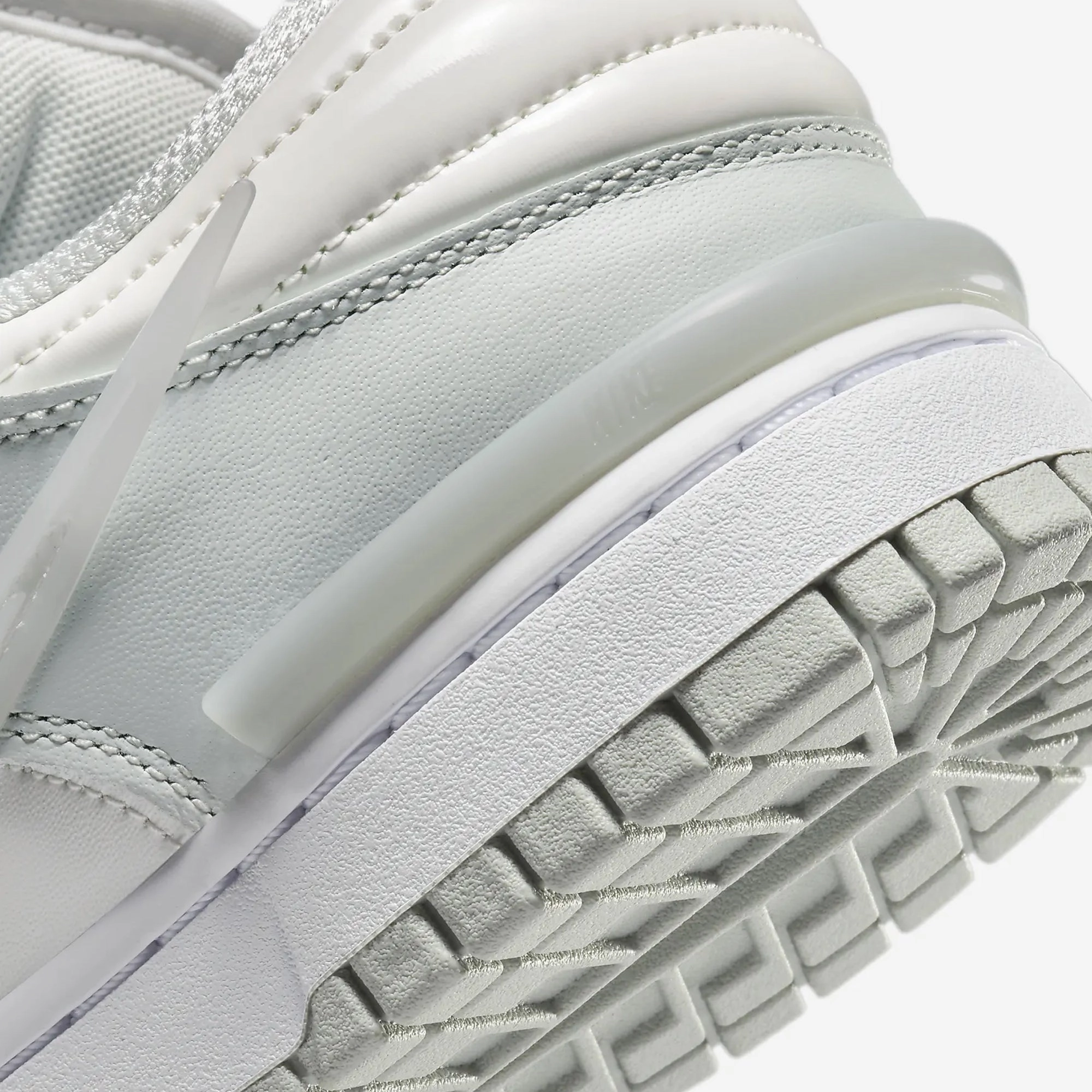 Nike | DUNK LOW TWIST  { LIGHT SILVER/SAIL-WHITE