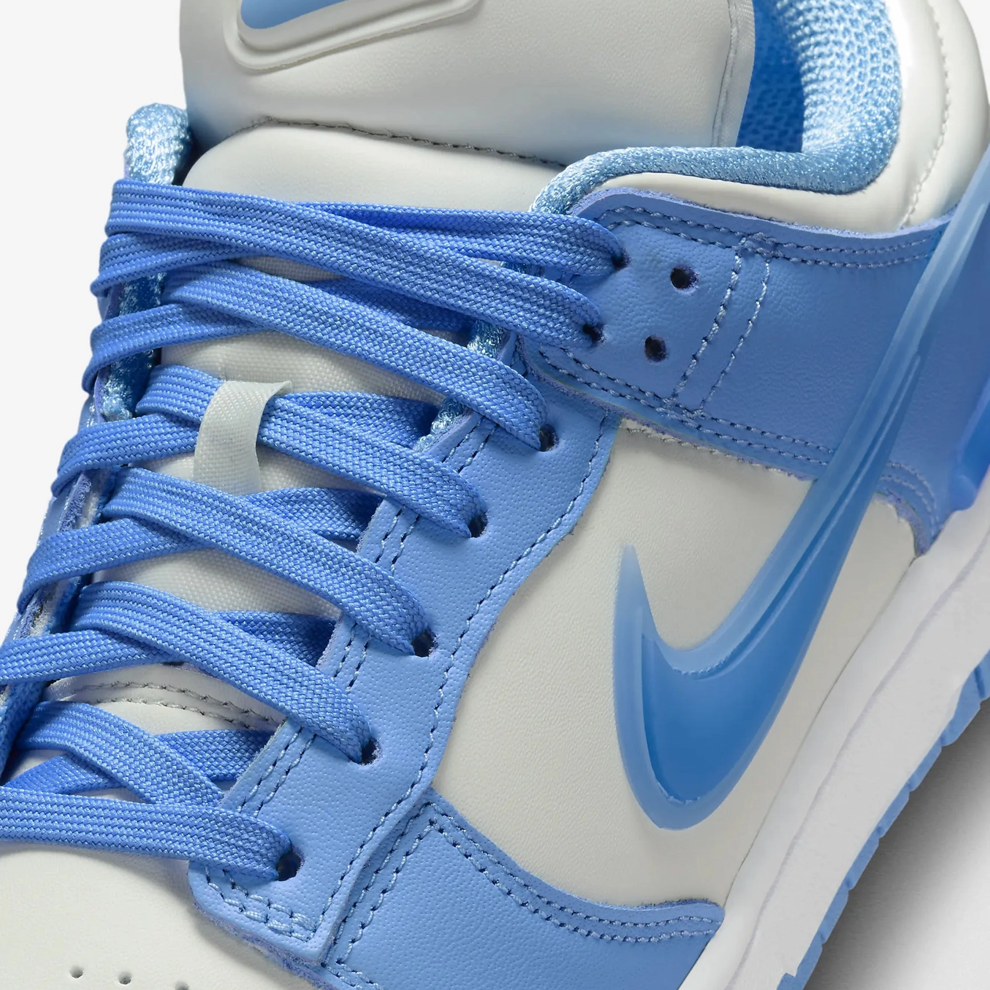 Nike | DUNK LOW TWIST  { PHOTON DUST/UNIVERSITY BLUE-WHITE