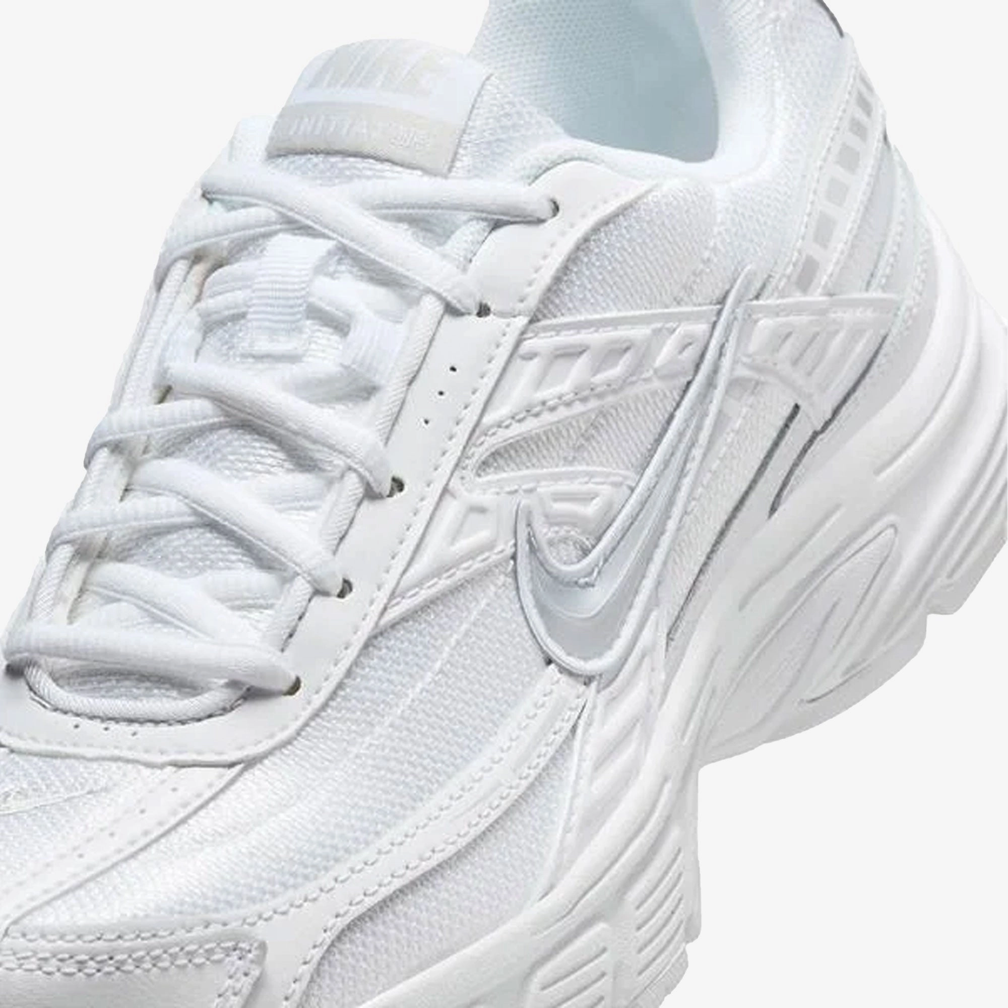 NIKE | INITIATOR { WHITE/METALLIC SILVER-PHOTON DUST