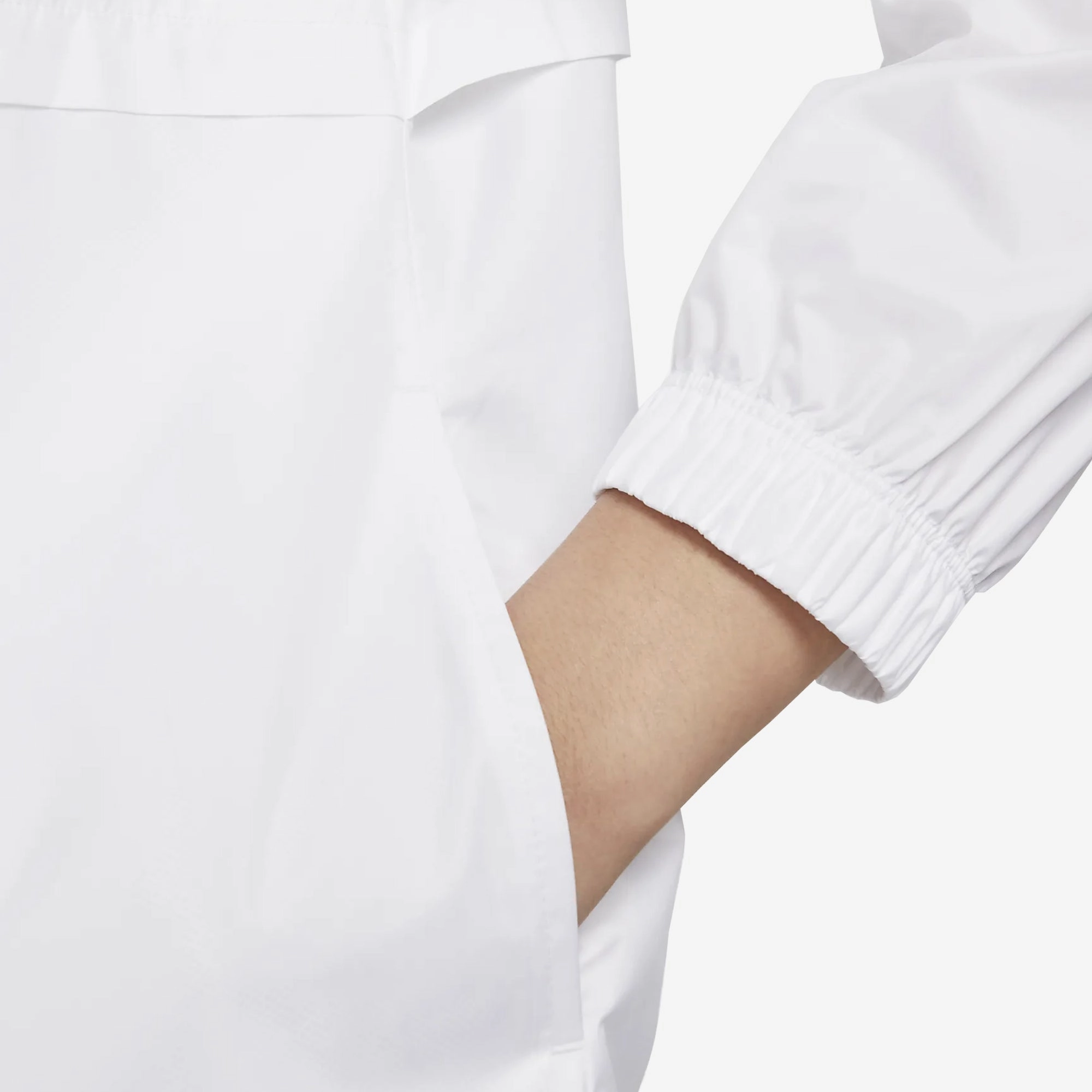 Nike | SPORTSWEAR ESSENTIAL REPEL  { WHITE/BLACK