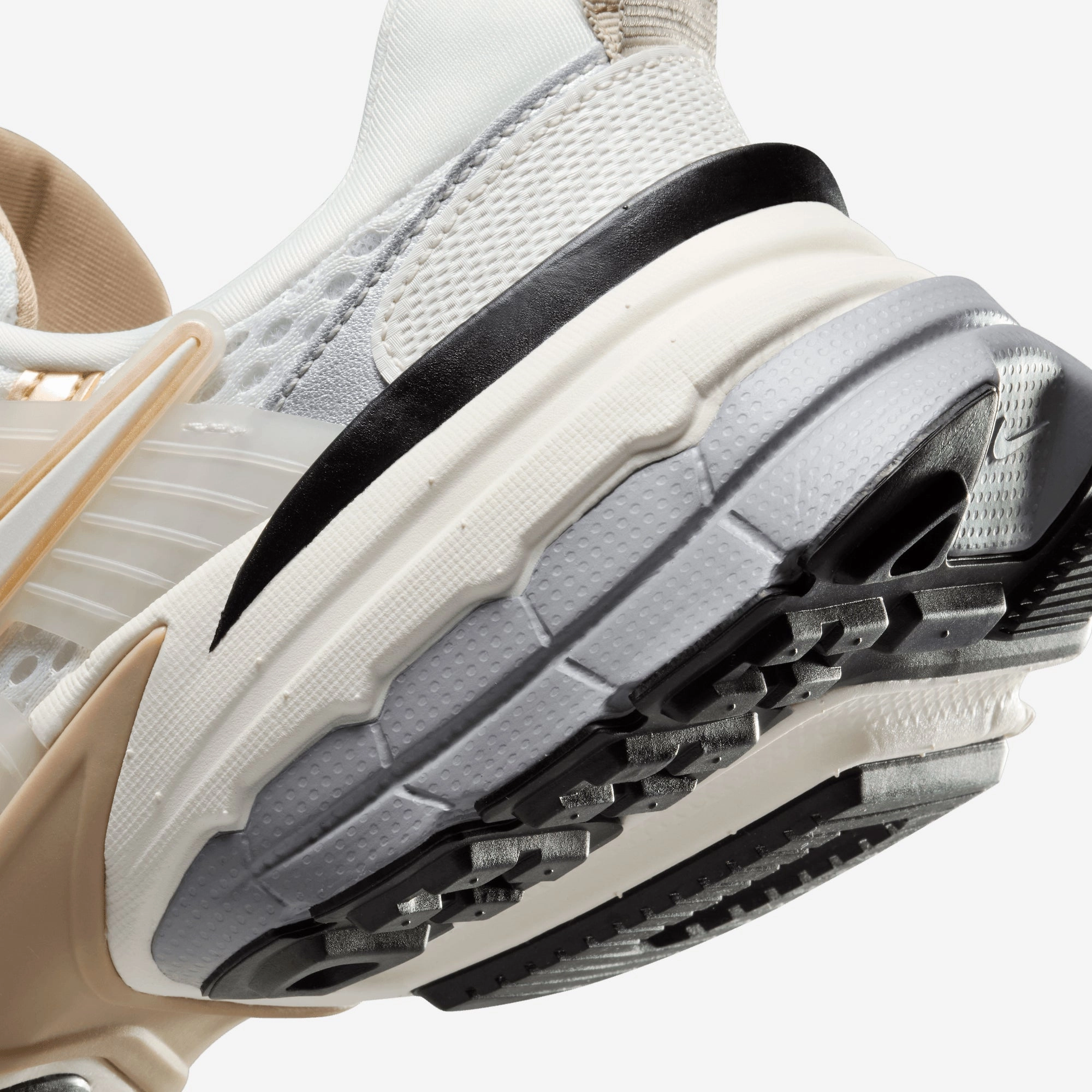 NIKE | V2K RUN { WHITE/WHITE-KHAKI-METALLIC SILVER