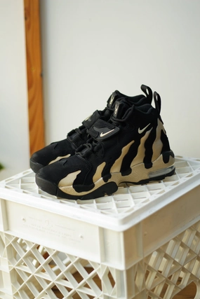 NIKE AIR DT MAX '96 BLACK/VEGAS GOLD