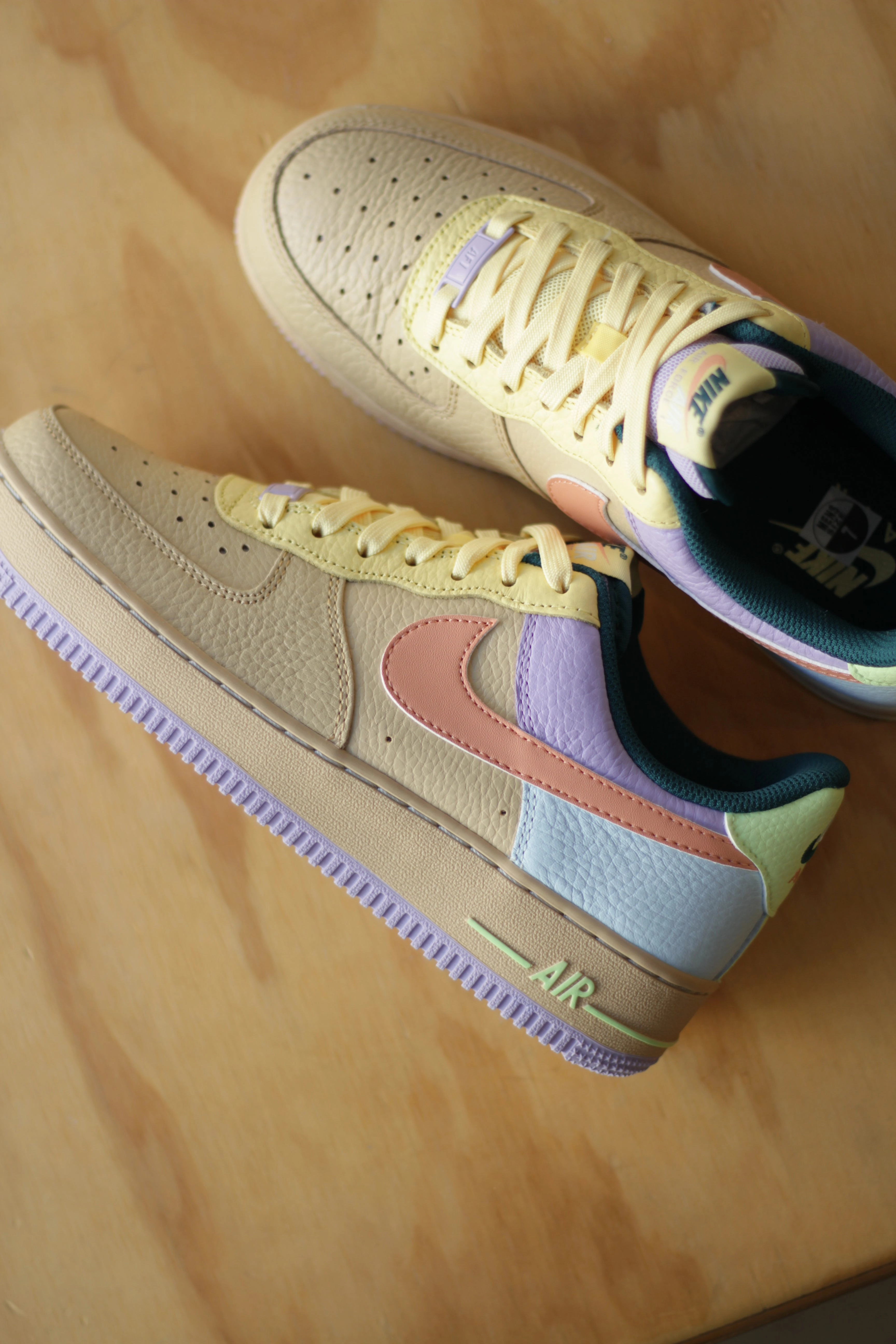 NIKE AIR FORCE 1 '07 SESAME/APRICOT AGATE-HYDRANGEAS