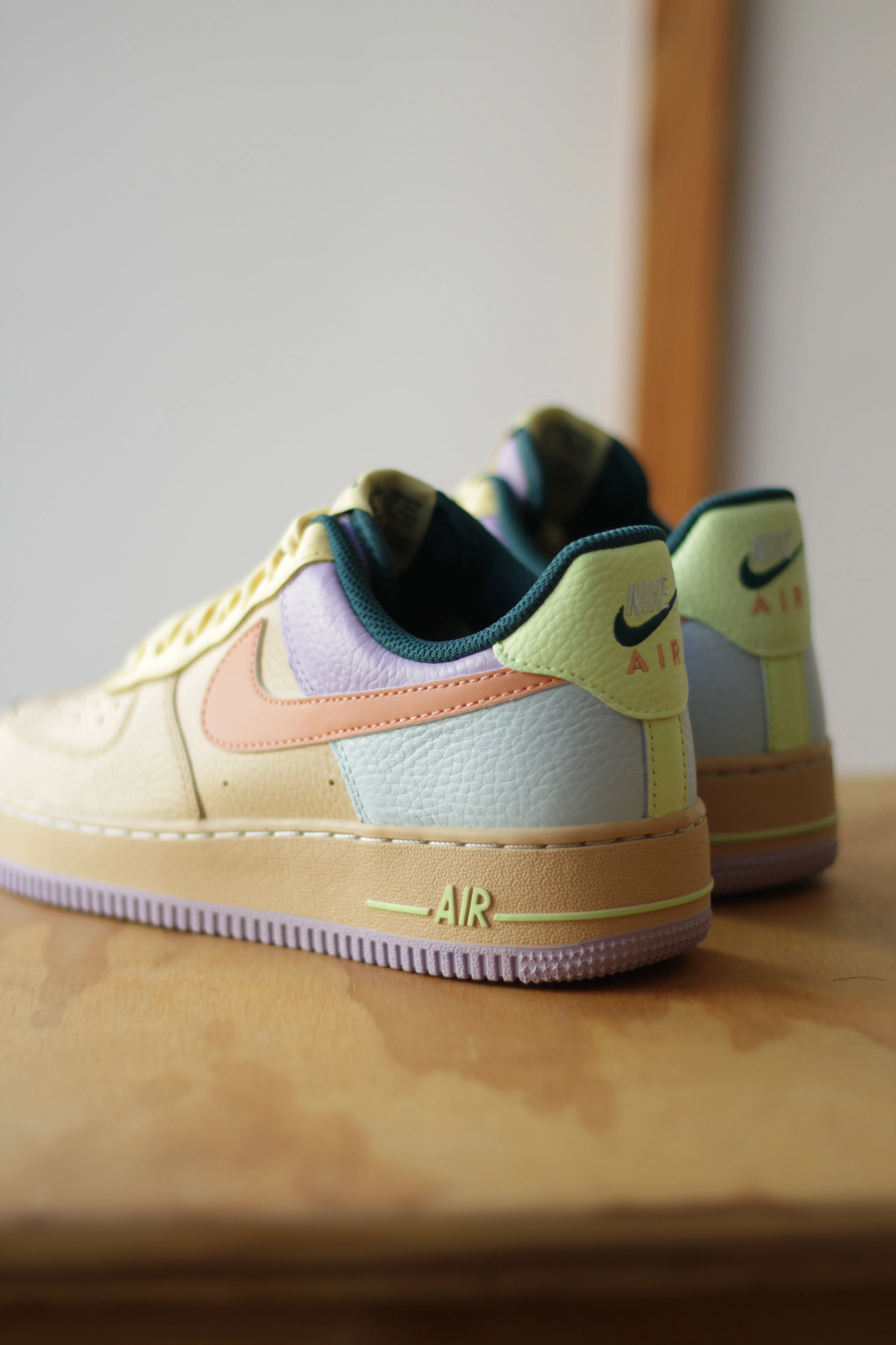NIKE AIR FORCE 1 '07 SESAME/APRICOT AGATE-HYDRANGEAS