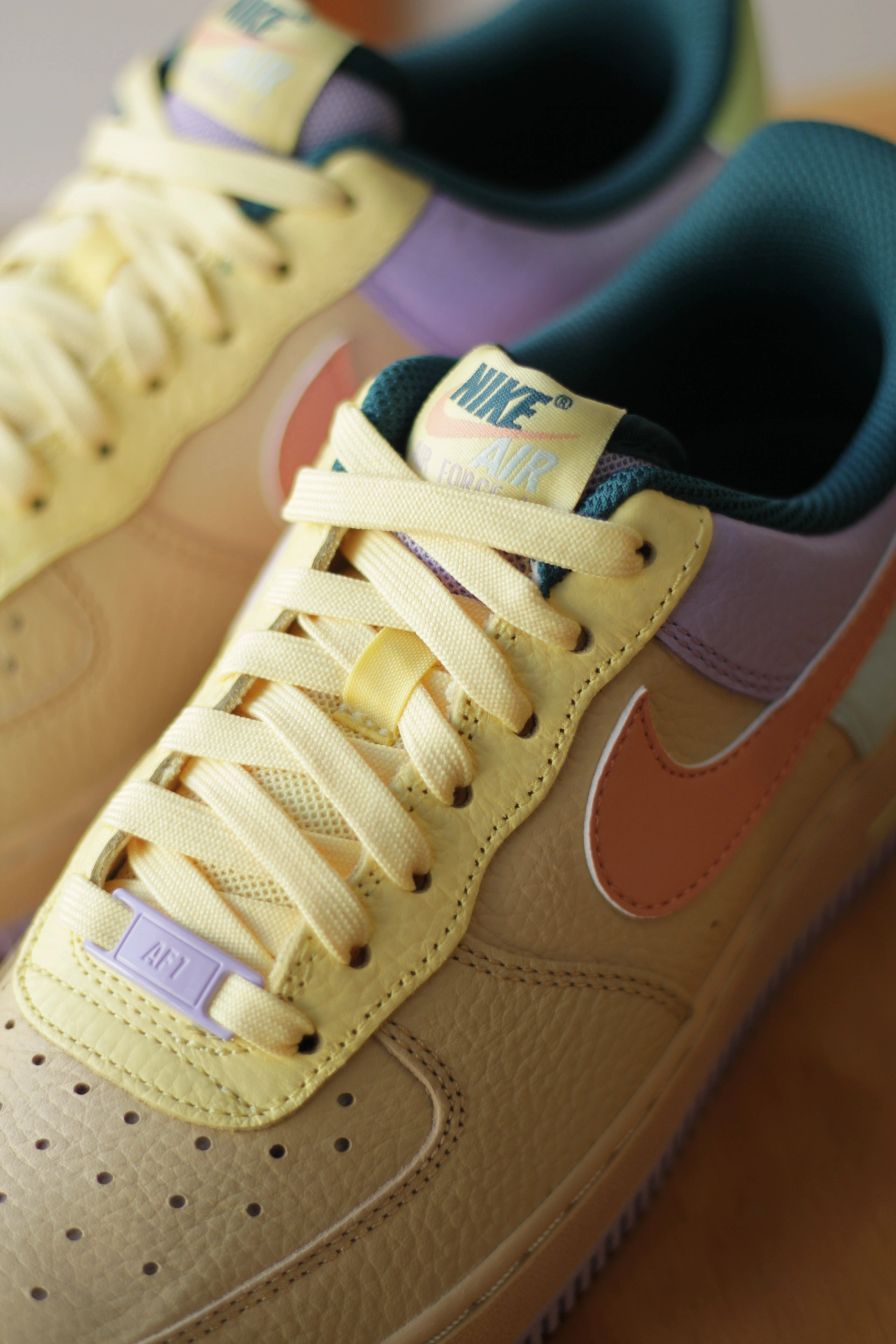 NIKE AIR FORCE 1 '07 SESAME/APRICOT AGATE-HYDRANGEAS