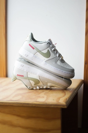NIKE AIR FORCE 1 LV8 (GS) SAIL/OLIVE AURA-WHITE-LIGHT BONE