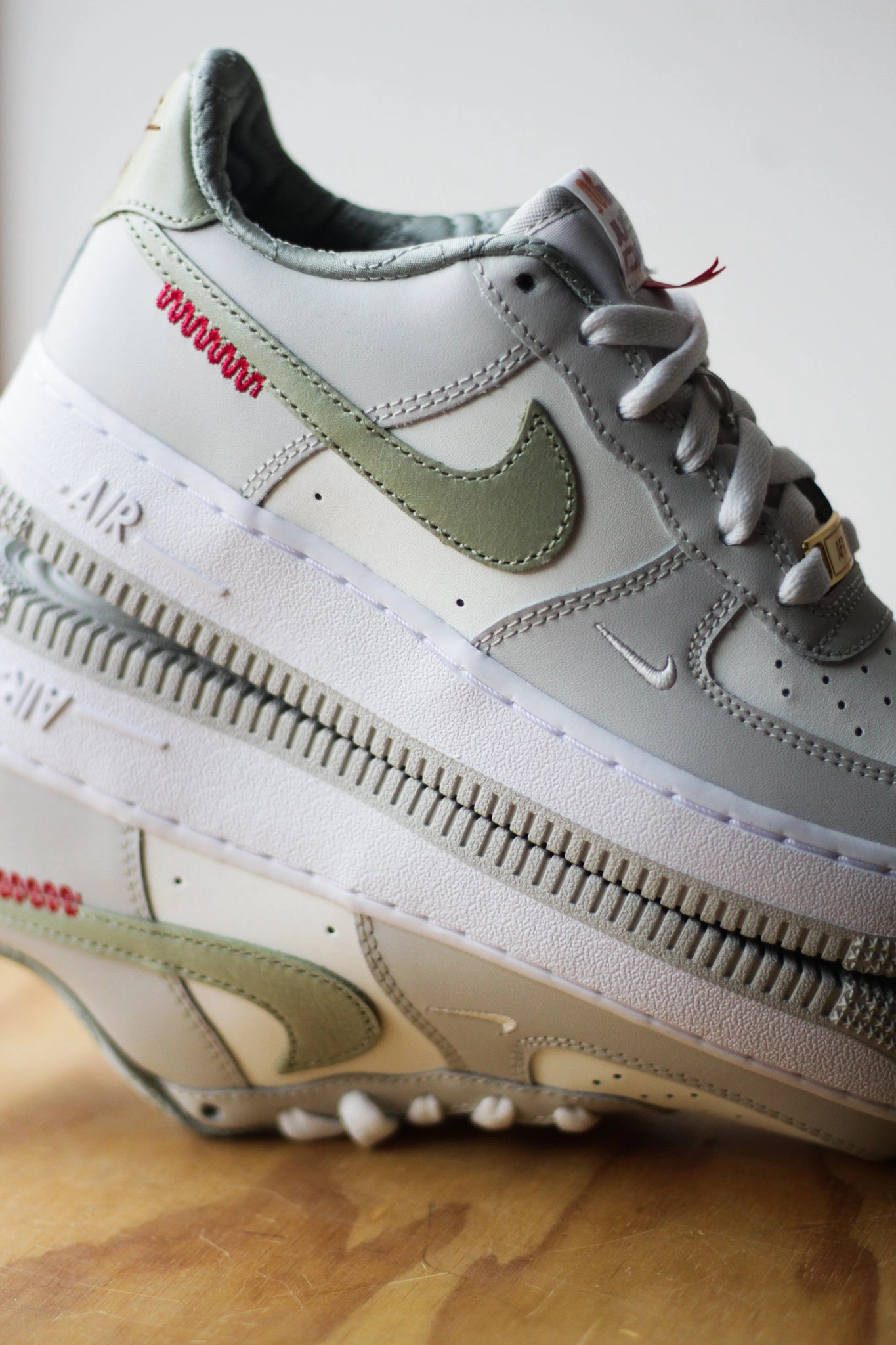NIKE AIR FORCE 1 LV8 (GS) SAIL/OLIVE AURA-WHITE-LIGHT BONE