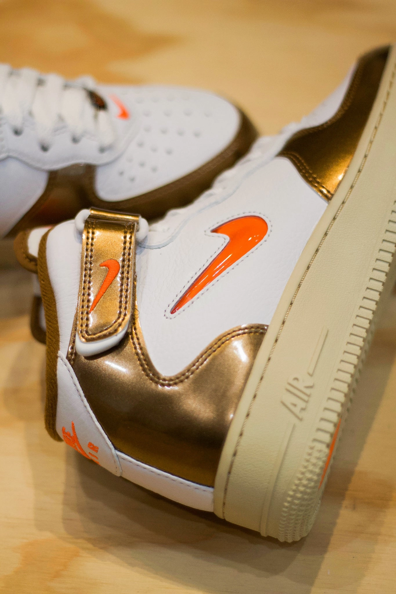 NIKE AIR FORCE 1 MID QS ALE BROWN