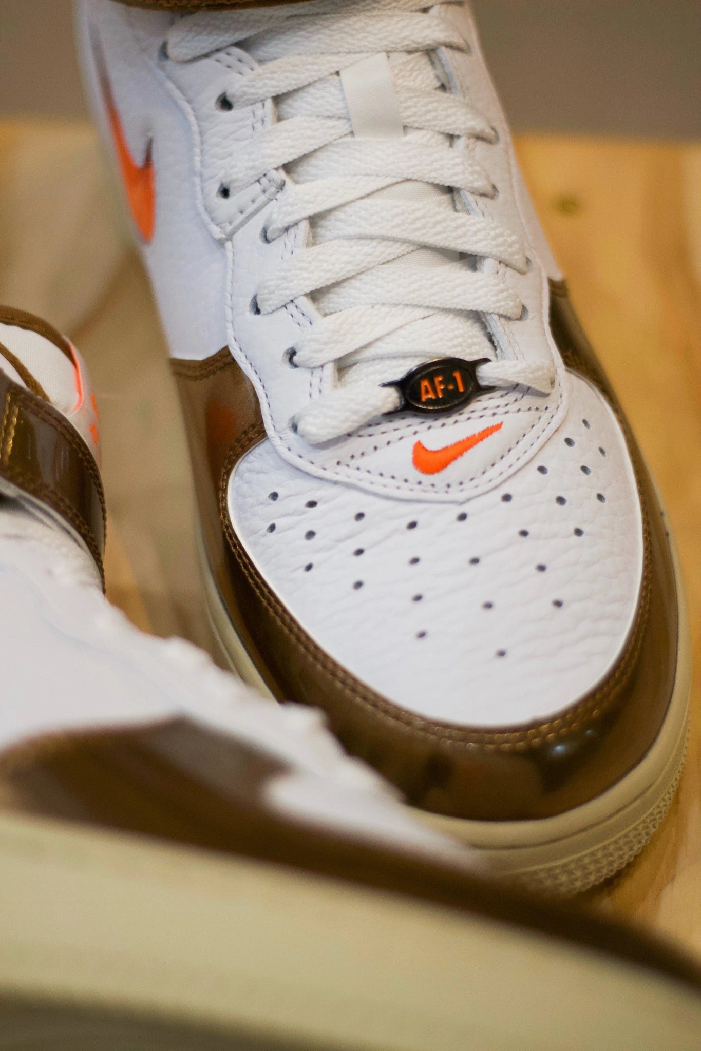NIKE AIR FORCE 1 MID QS ALE BROWN