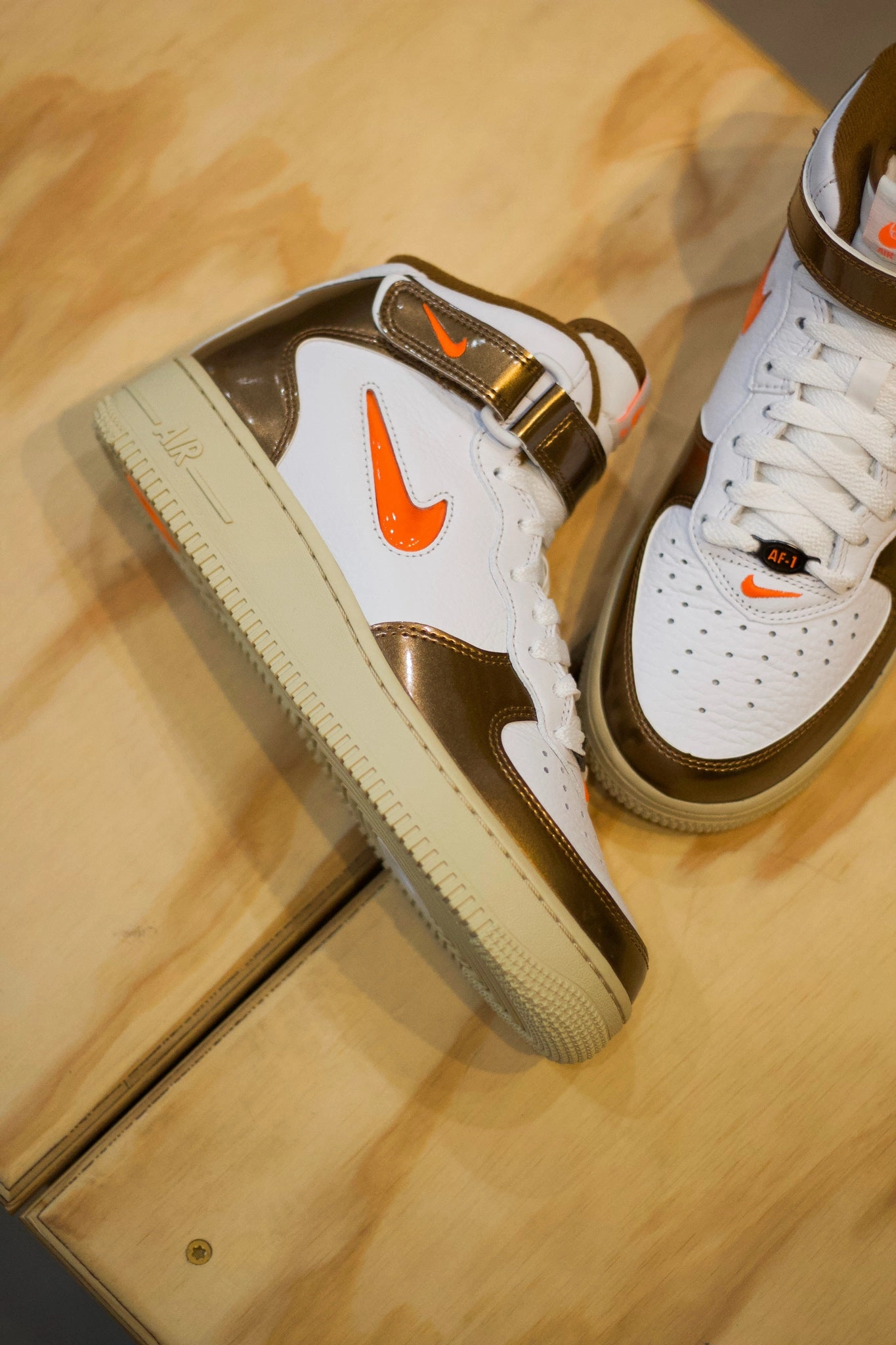 NIKE AIR FORCE 1 MID QS ALE BROWN