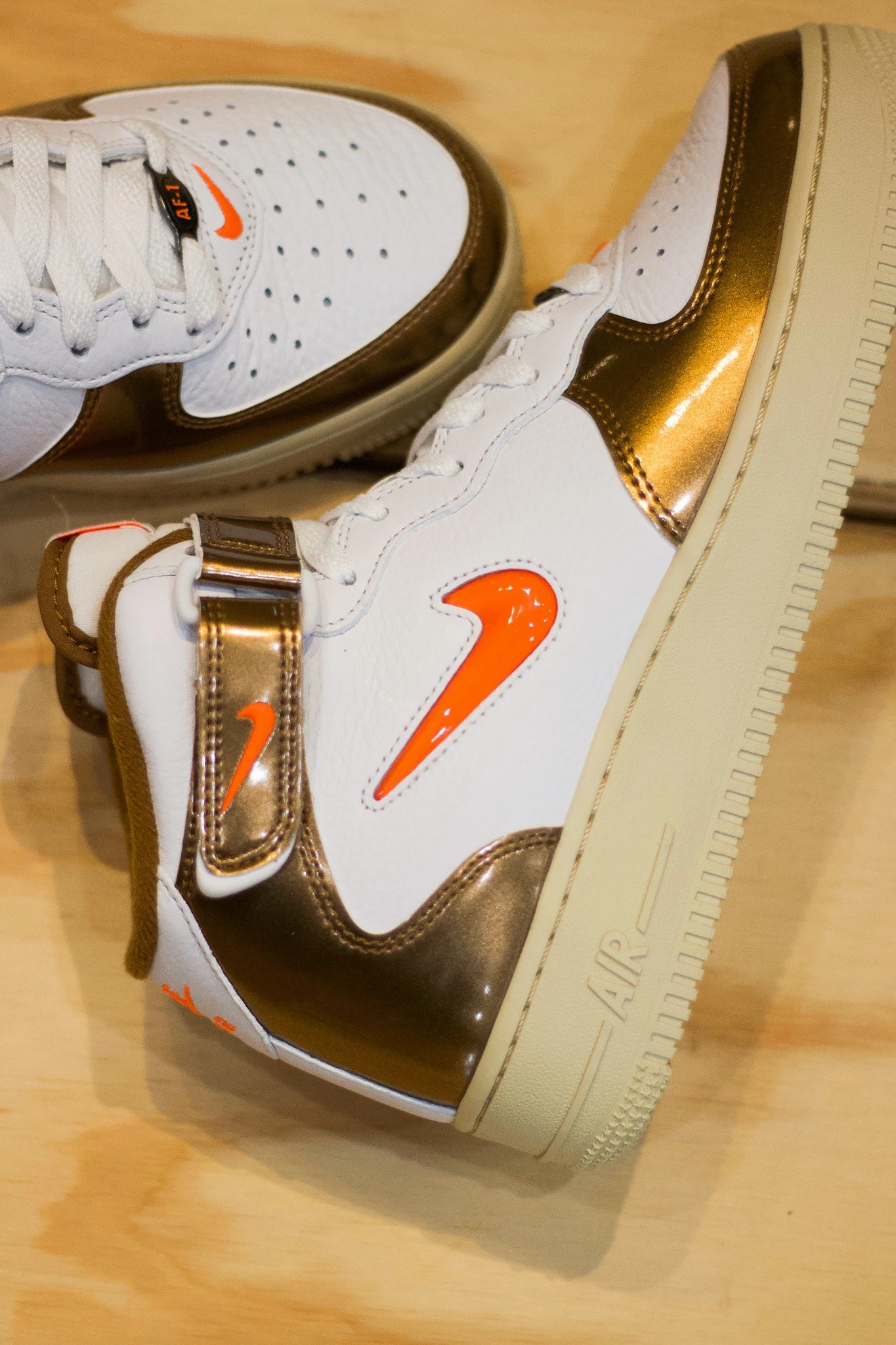 NIKE AIR FORCE 1 MID QS ALE BROWN