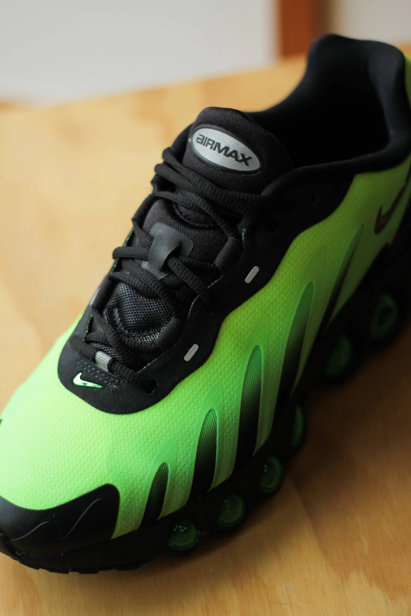NIKE AIR MAX DN8 BLACK/BLACK-GREEN STRIKE-VOLT