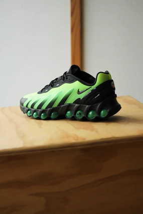 NIKE AIR MAX DN8 BLACK/BLACK-GREEN STRIKE-VOLT