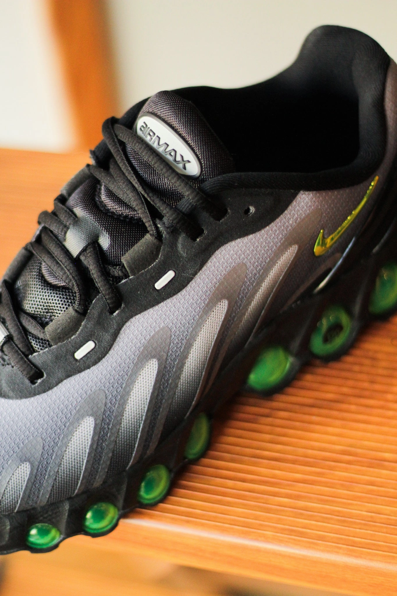 NIKE AIR MAX DN8 BLACK/VOLT-LT SMOKE GREY-BLACK