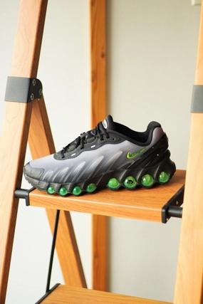 NIKE AIR MAX DN8 BLACK/VOLT-LT SMOKE GREY-BLACK