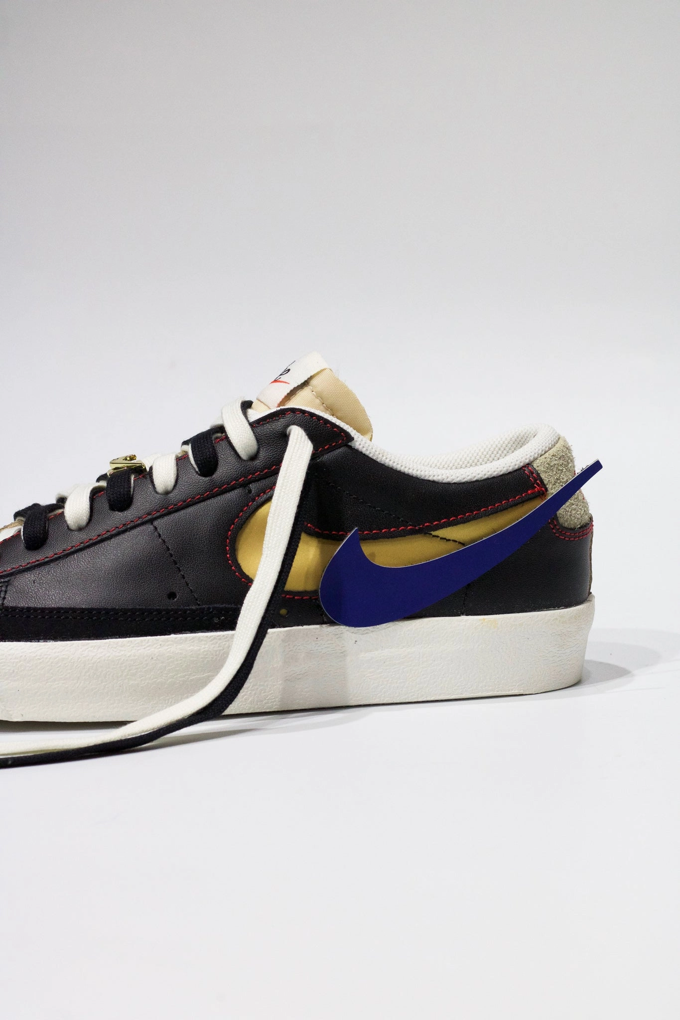 NIKE BLAZER LOW '77 PRM BLK/LIGHT STONE