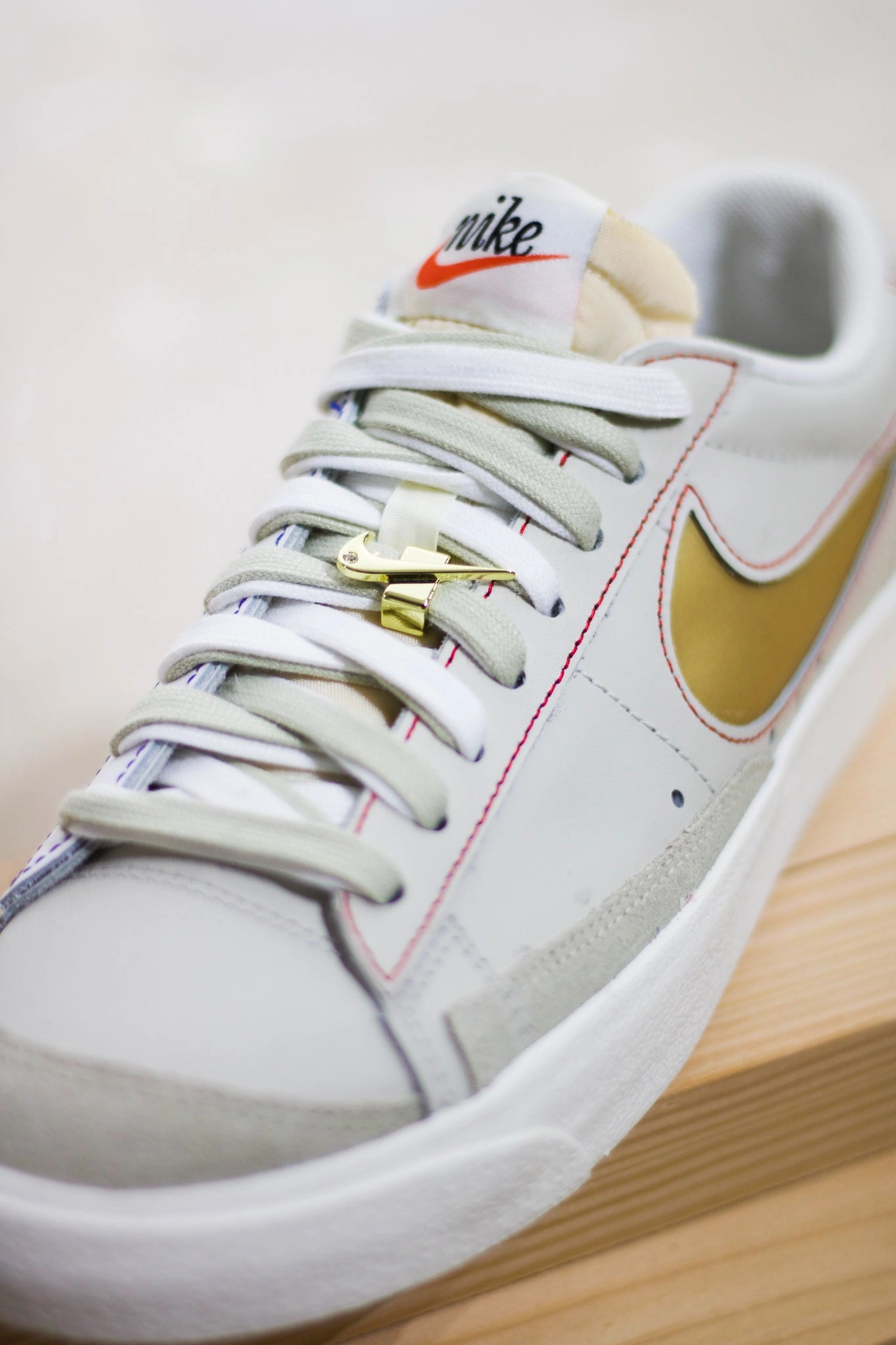 NIKE BLAZER LOW '77 PRM LIGHT BONE