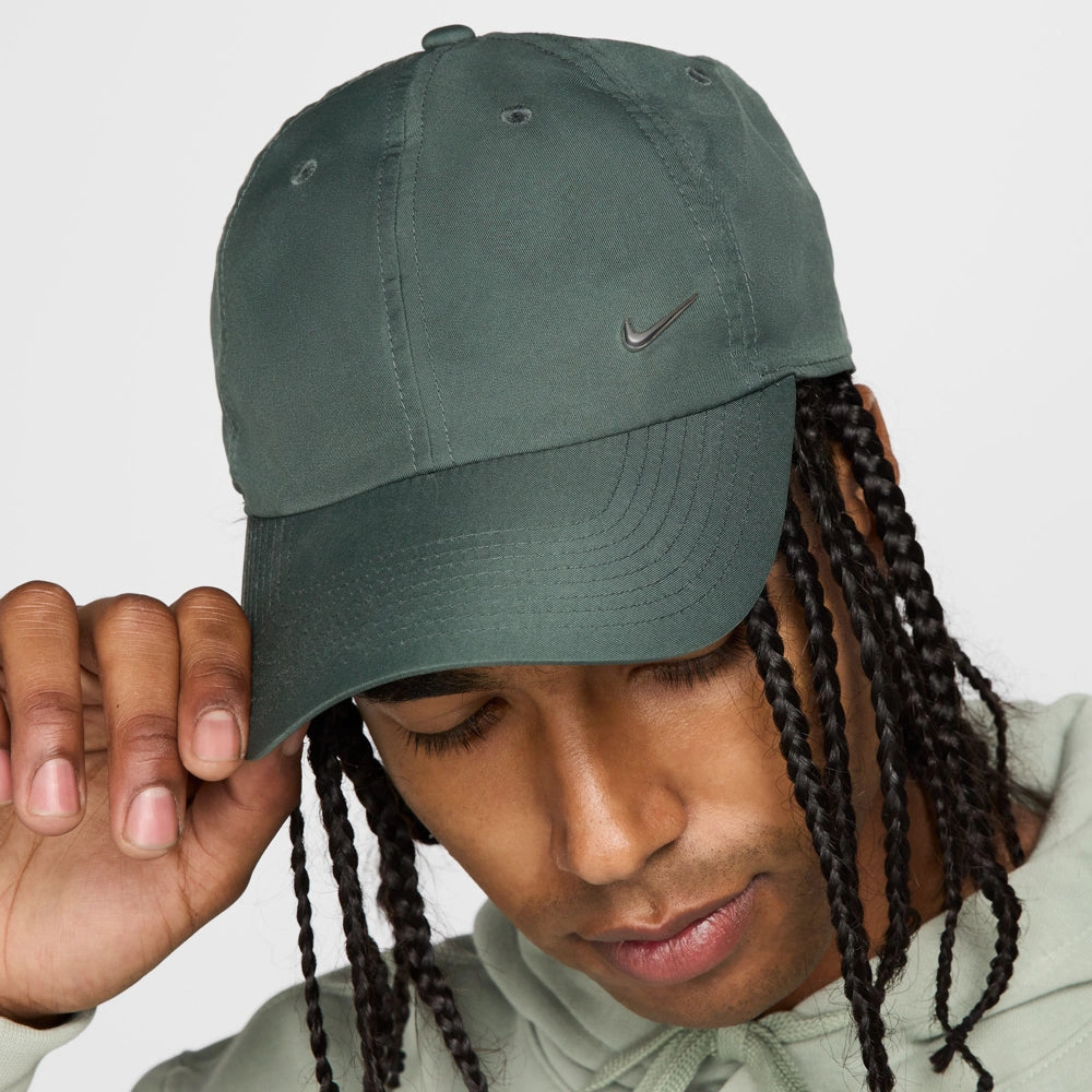 Nike Club Cap Metal Swoosh Strapback