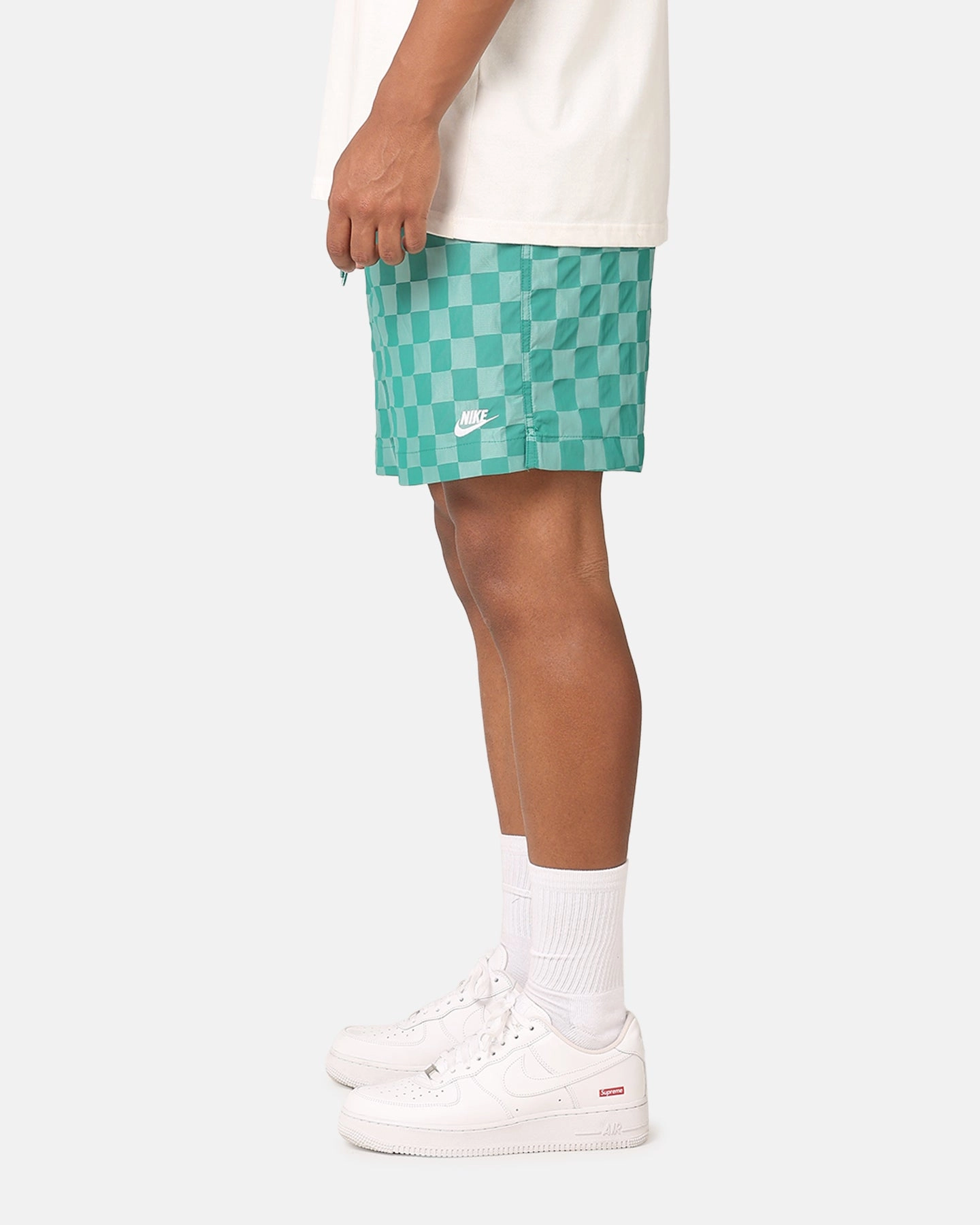 Nike Club Flow Shorts Malachite/White