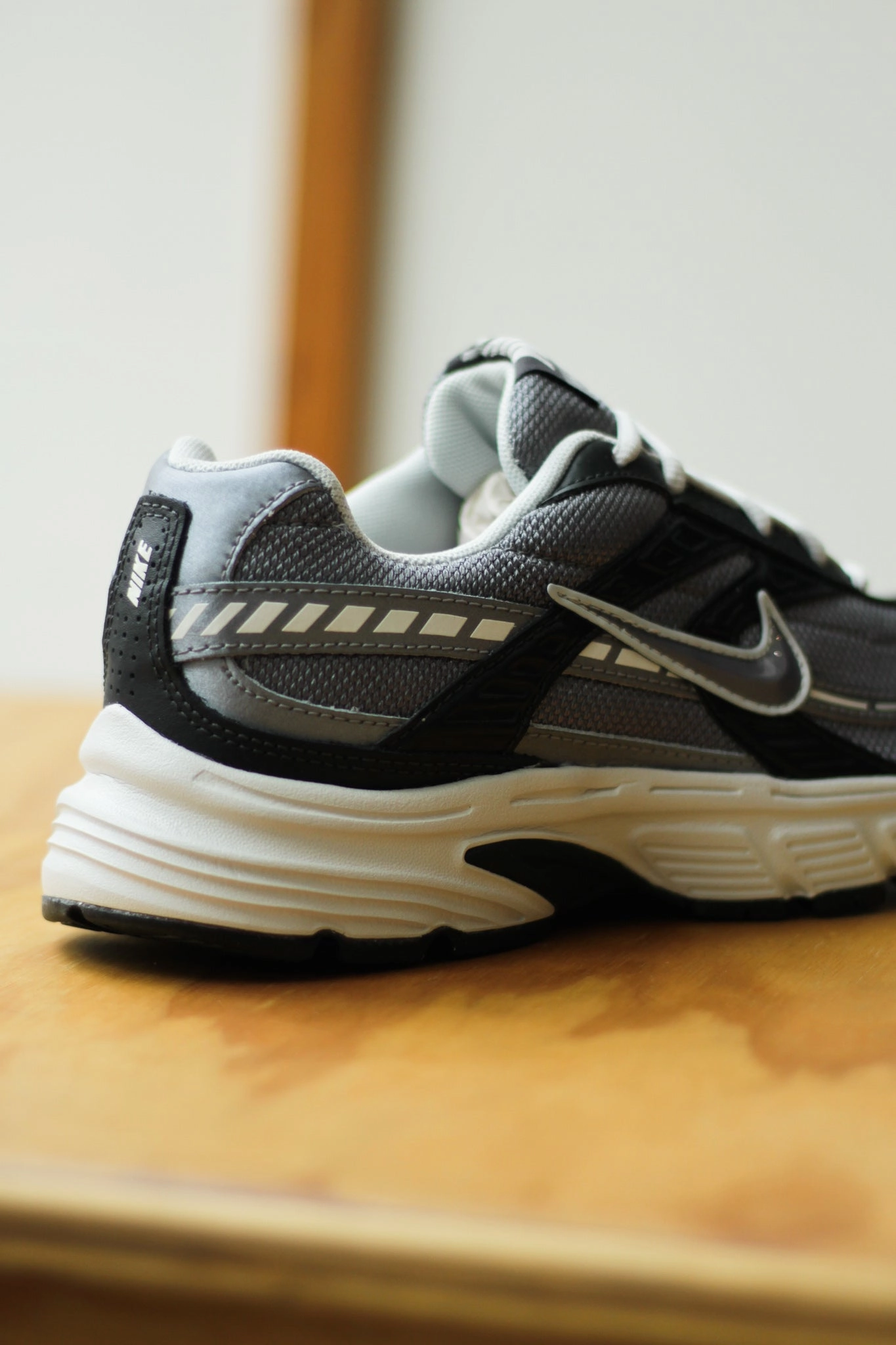 NIKE INITIATOR ANTHRACITE/MTLC COOL GREY-SMOKE GREY