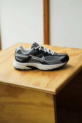 NIKE INITIATOR ANTHRACITE/MTLC COOL GREY-SMOKE GREY