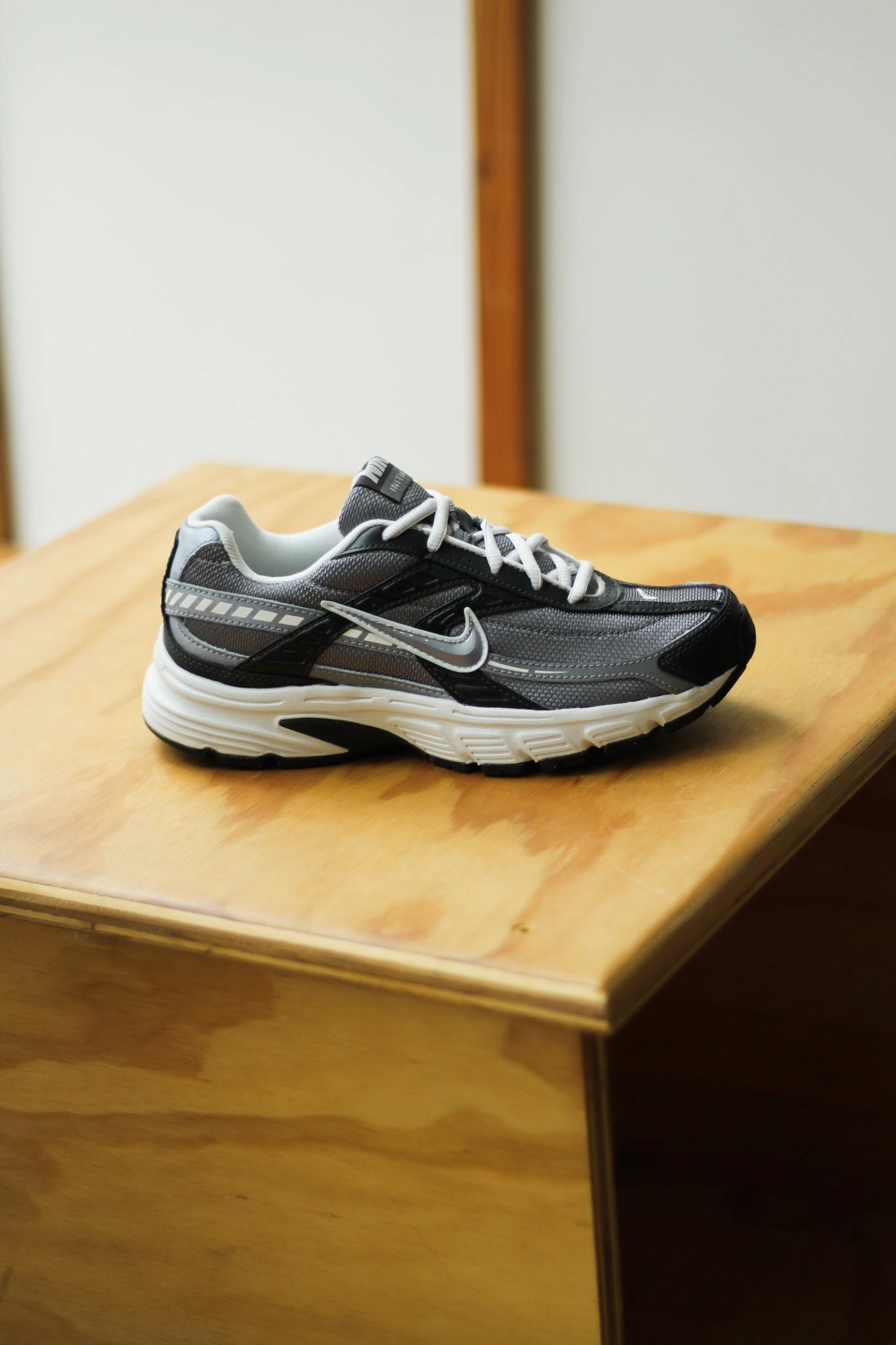 NIKE INITIATOR ANTHRACITE/MTLC COOL GREY-SMOKE GREY