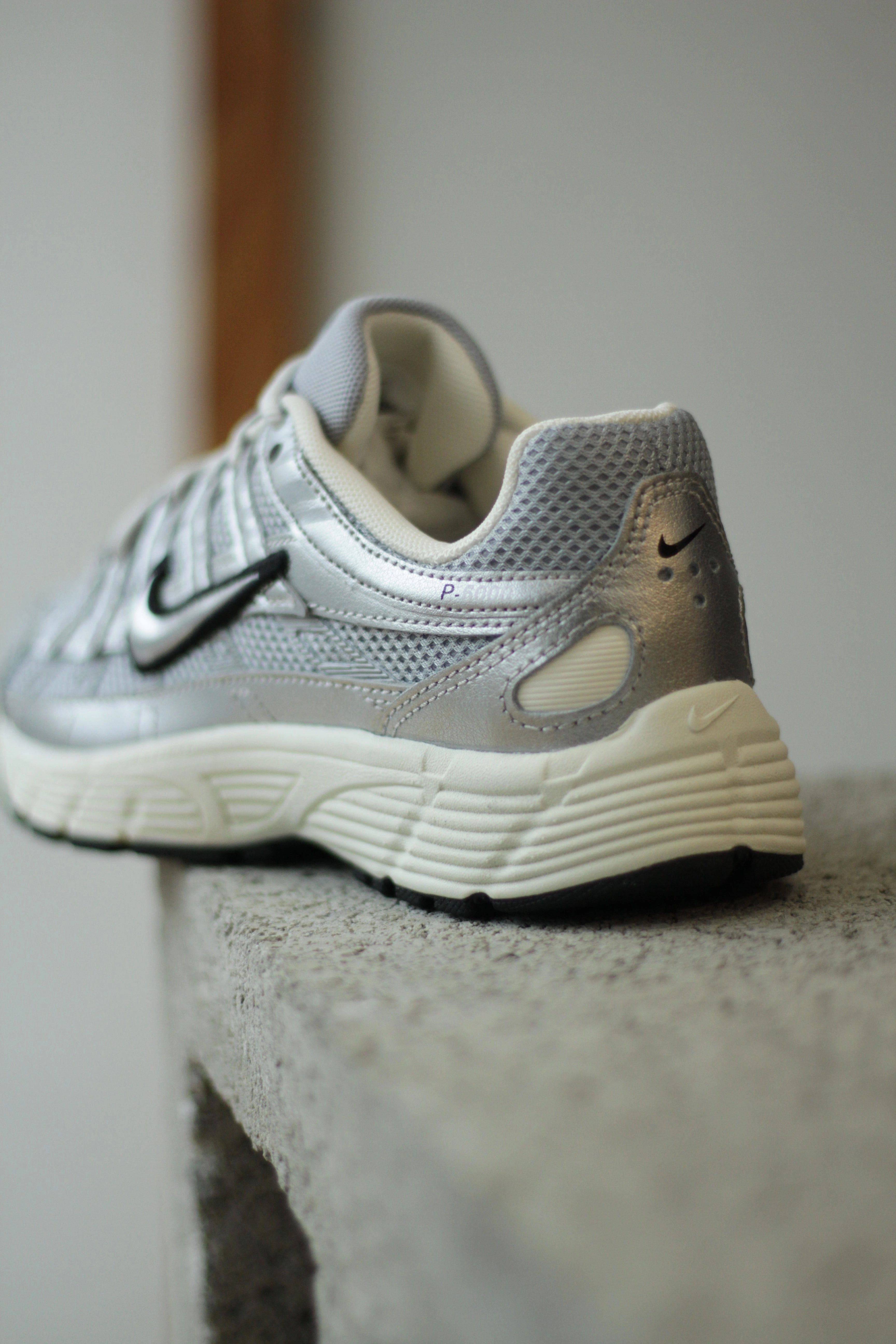 NIKE P-6000 (GS) METALLIC SILVER/METALLIC SILVER-BLACK