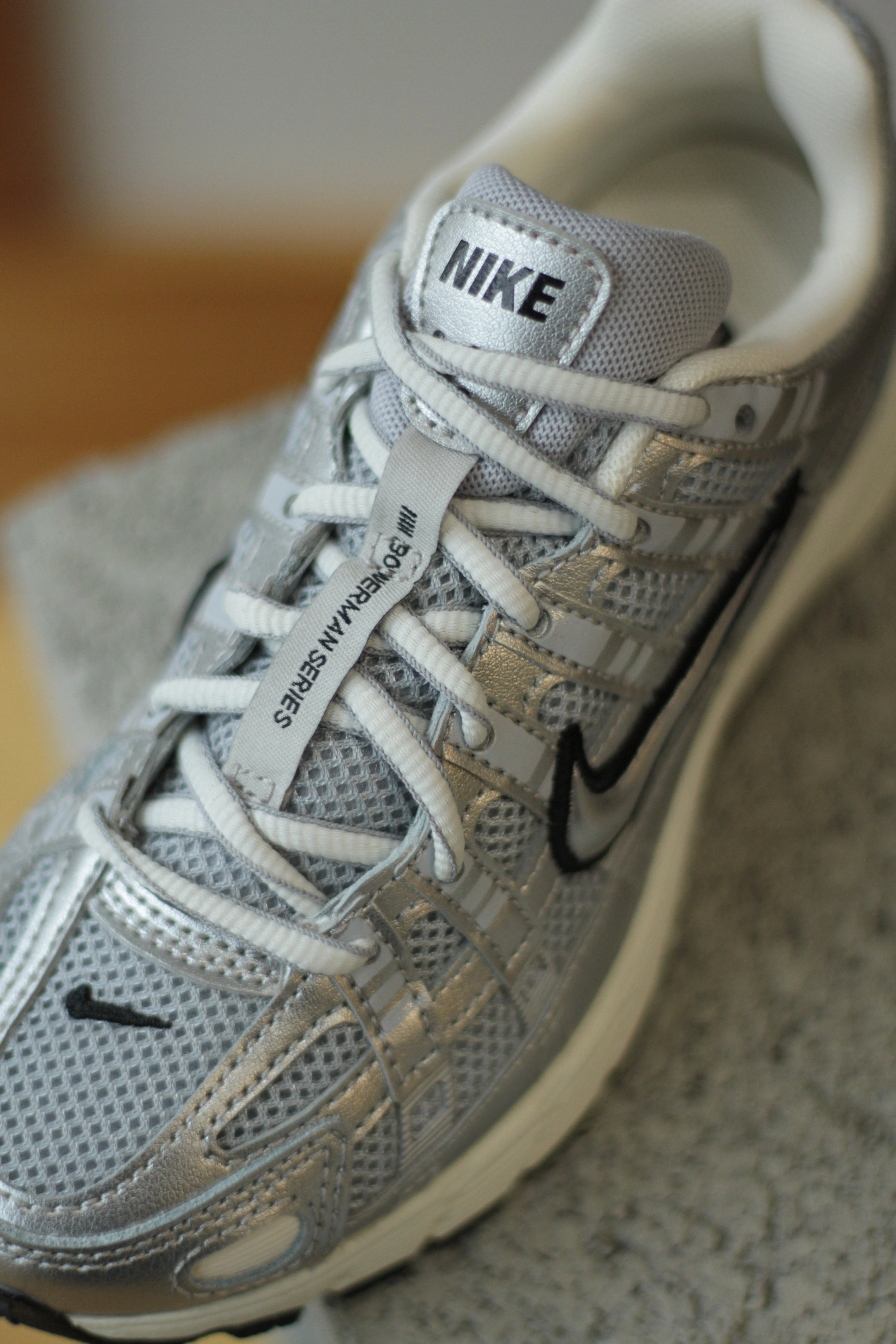 NIKE P-6000 (GS) METALLIC SILVER/METALLIC SILVER-BLACK