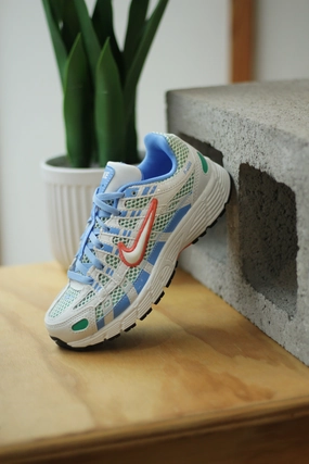 NIKE P-6000 (GS) SUMMIT WHITE/MAGIC EMBER-UNIVERSITY BLUE
