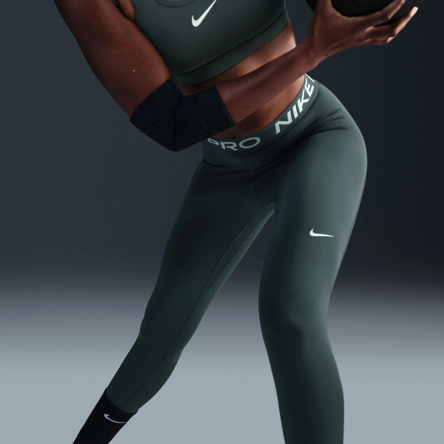 Nike Pro 365 Tight - Womens