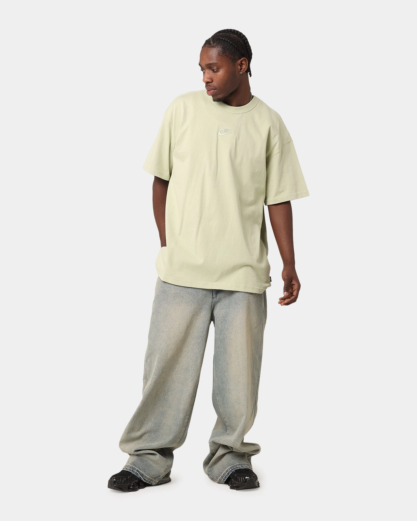 Nike Sportswear Premium Essentials Sustainable T-Shirt Olive Aura/Jade
