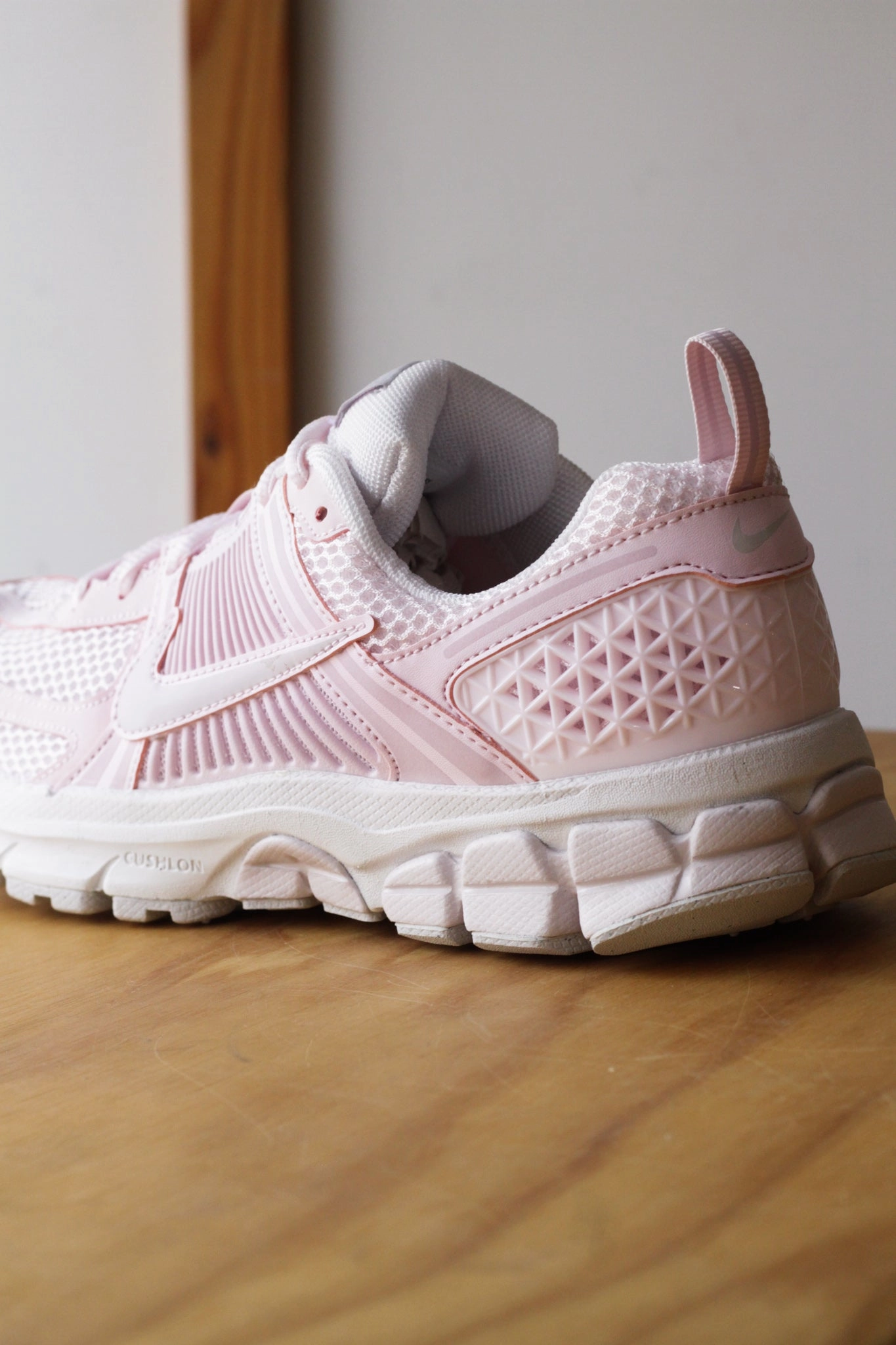 NIKE VOMERO 5 (GS) PEARL PINK/VAST GREY-BLEACHED LILAC