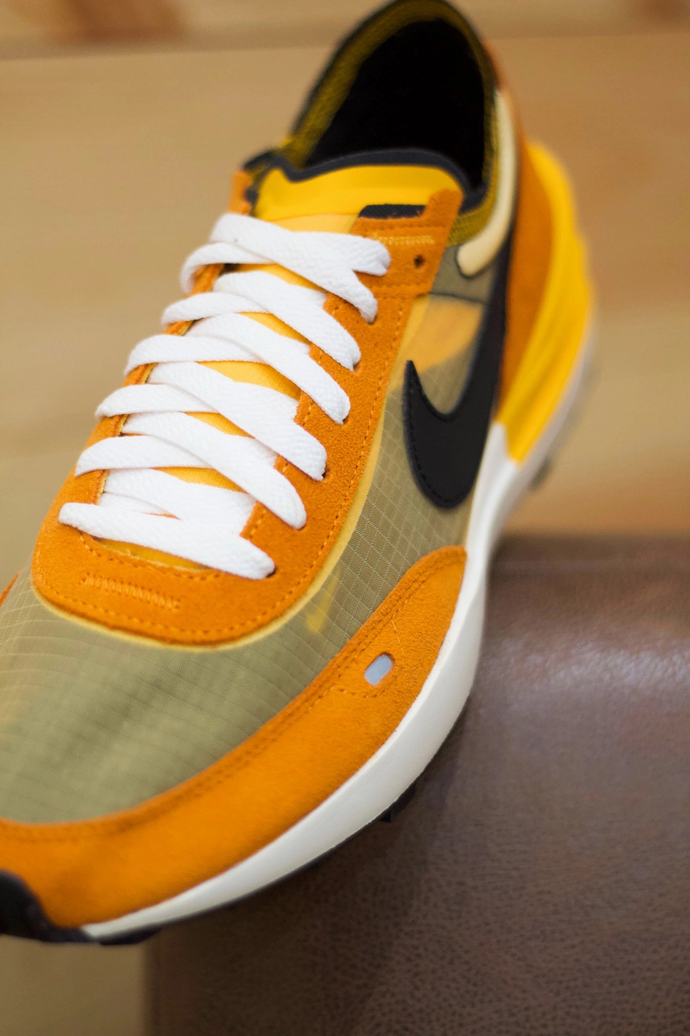 NIKE WAFFLE ONE SE UNIVERSITY GOLD/BLK