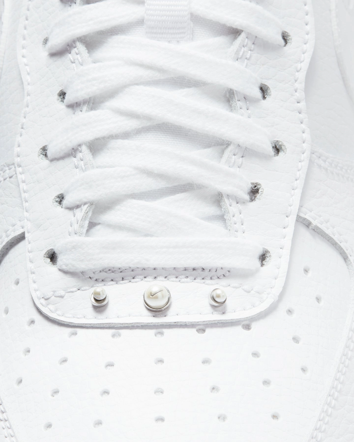 Nike Women's Air Force 1 '07 SE White/White/Metallic Silver/Black
