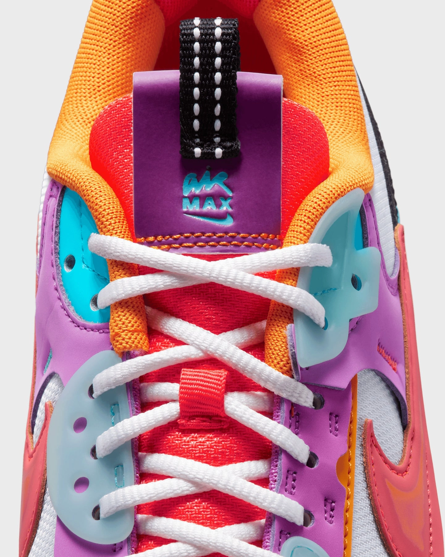 Nike Women's Air Max 90 Futura White/Bright Crimson