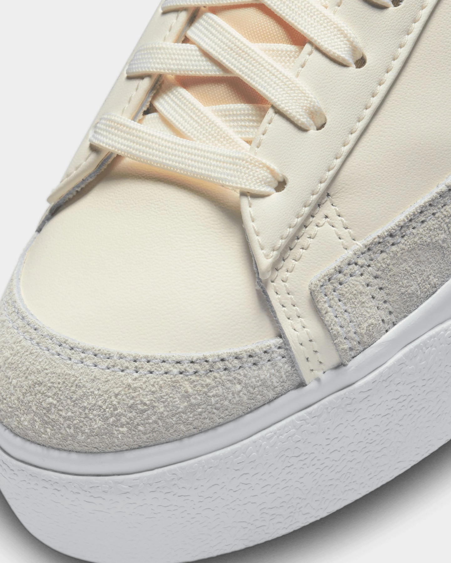 Nike Women's Blazer Low Platform Sail/White-White