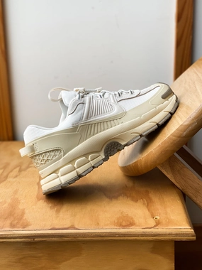 NIKE ZOOM VOMERO ROAM PALE IVORY/PALE IVORY-LT KHAKI-KHAKI