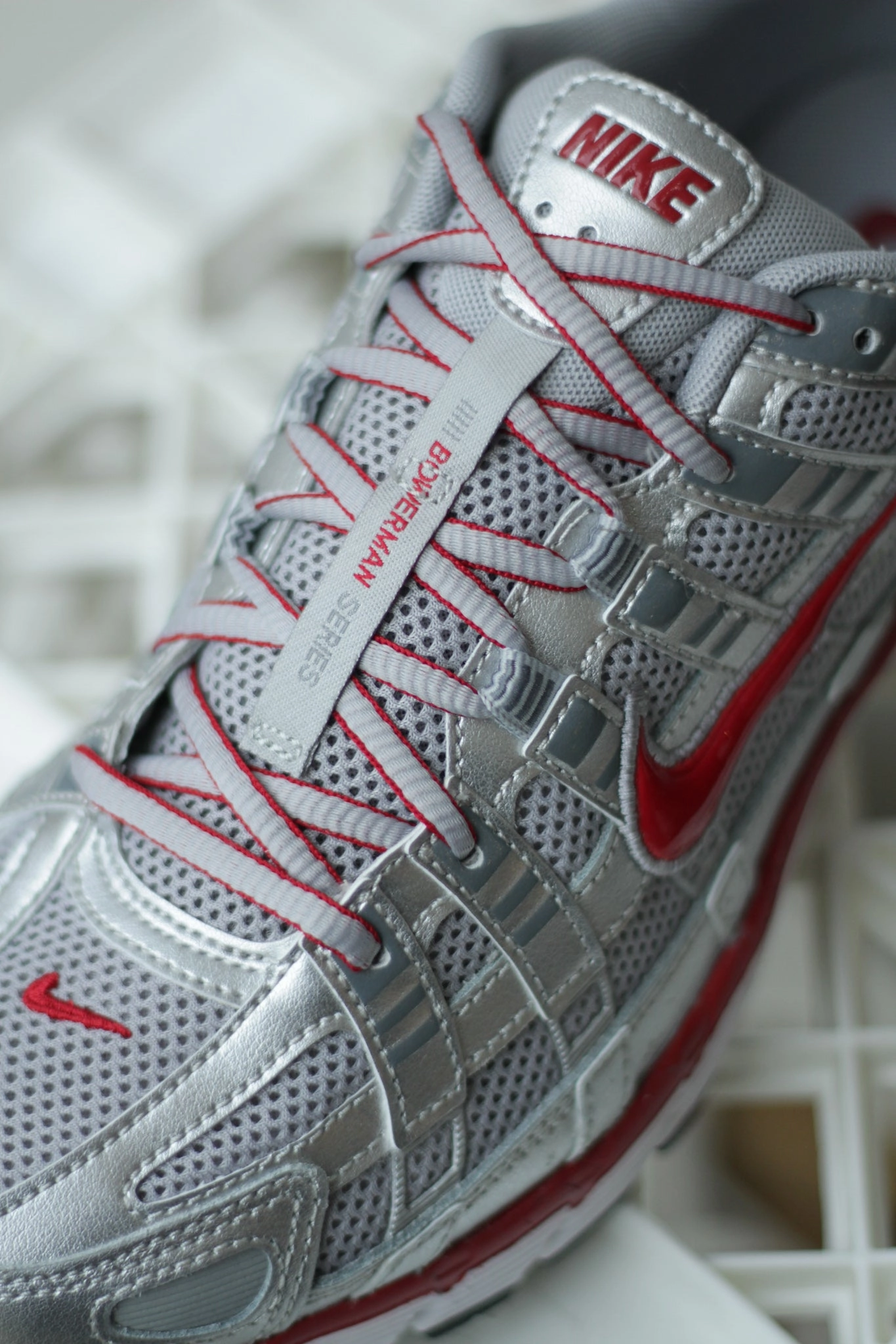P-6000 METALLIC SILVER/GYM RED