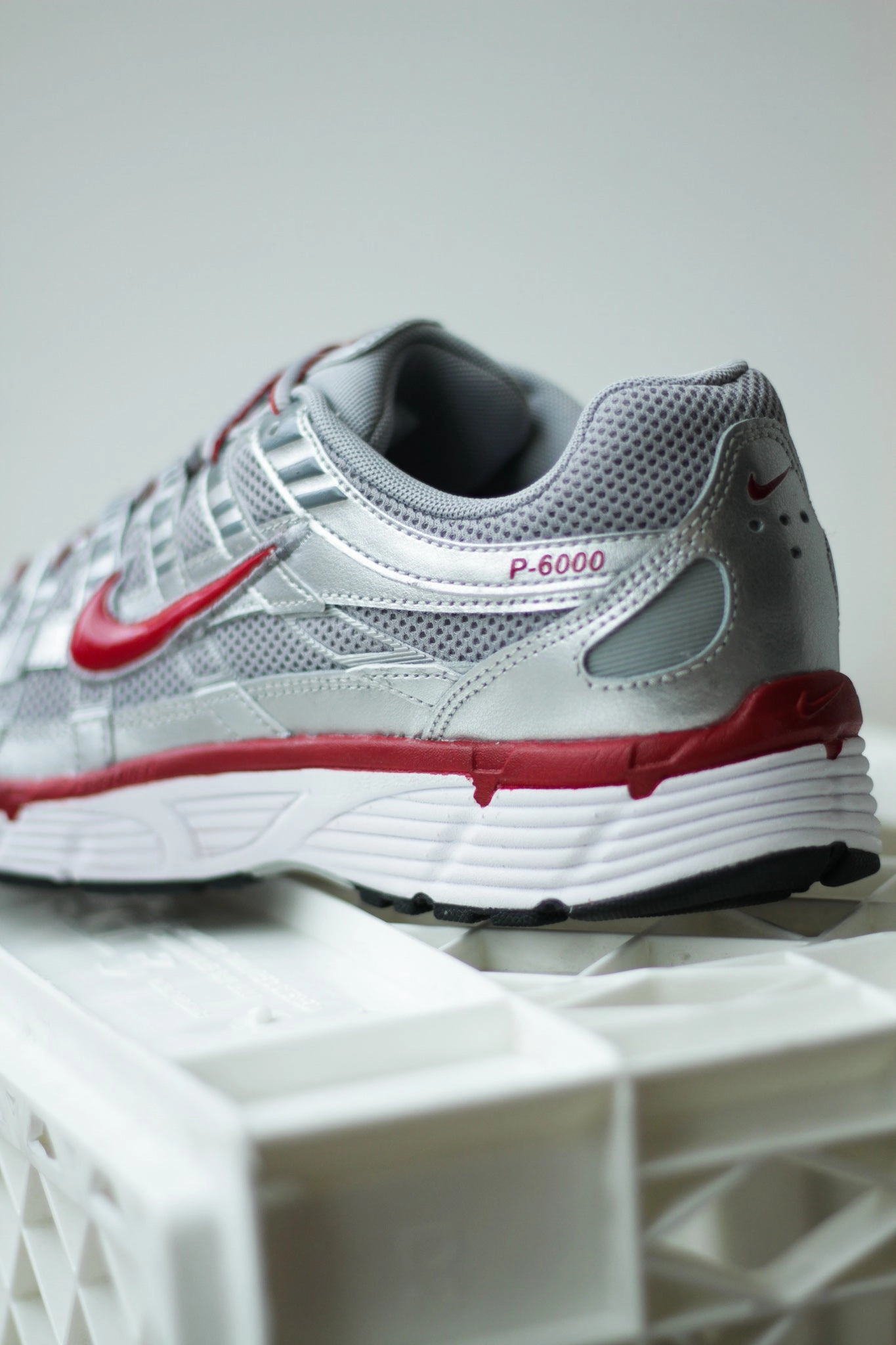 P-6000 METALLIC SILVER/GYM RED