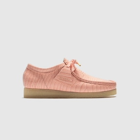 PACKER X CLARKS WALLABEE PINK CROC