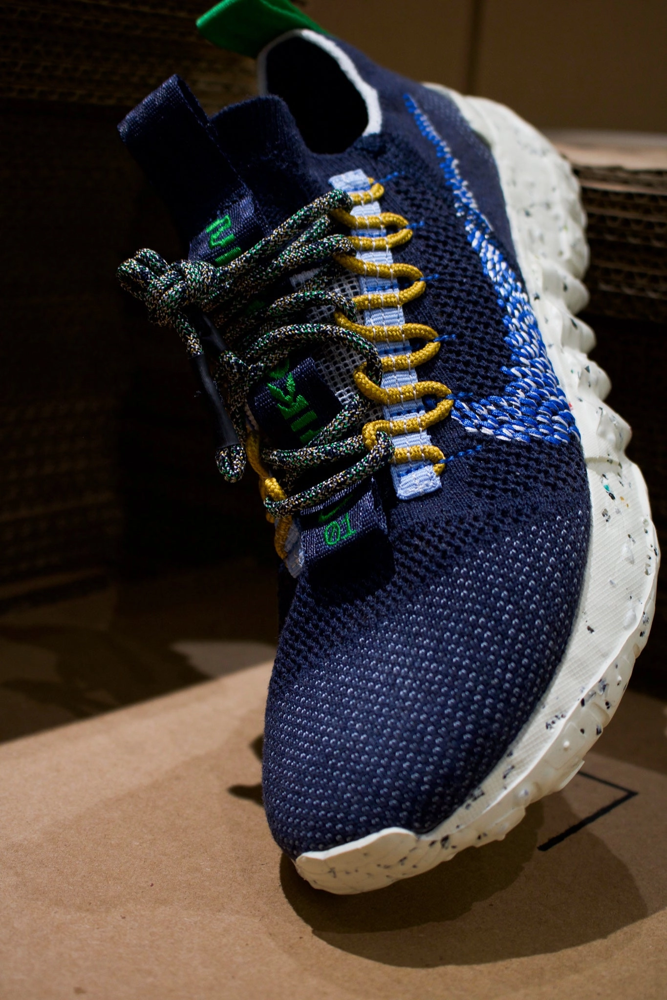 SPACE HIPPIE 01 OBSIDIAN/SIGNAL BLUE
