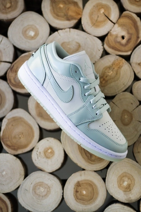 W AIR JORDAN 1 LOW SE SAIL/SEAFOAM-METALLIC SILVER-WHITE