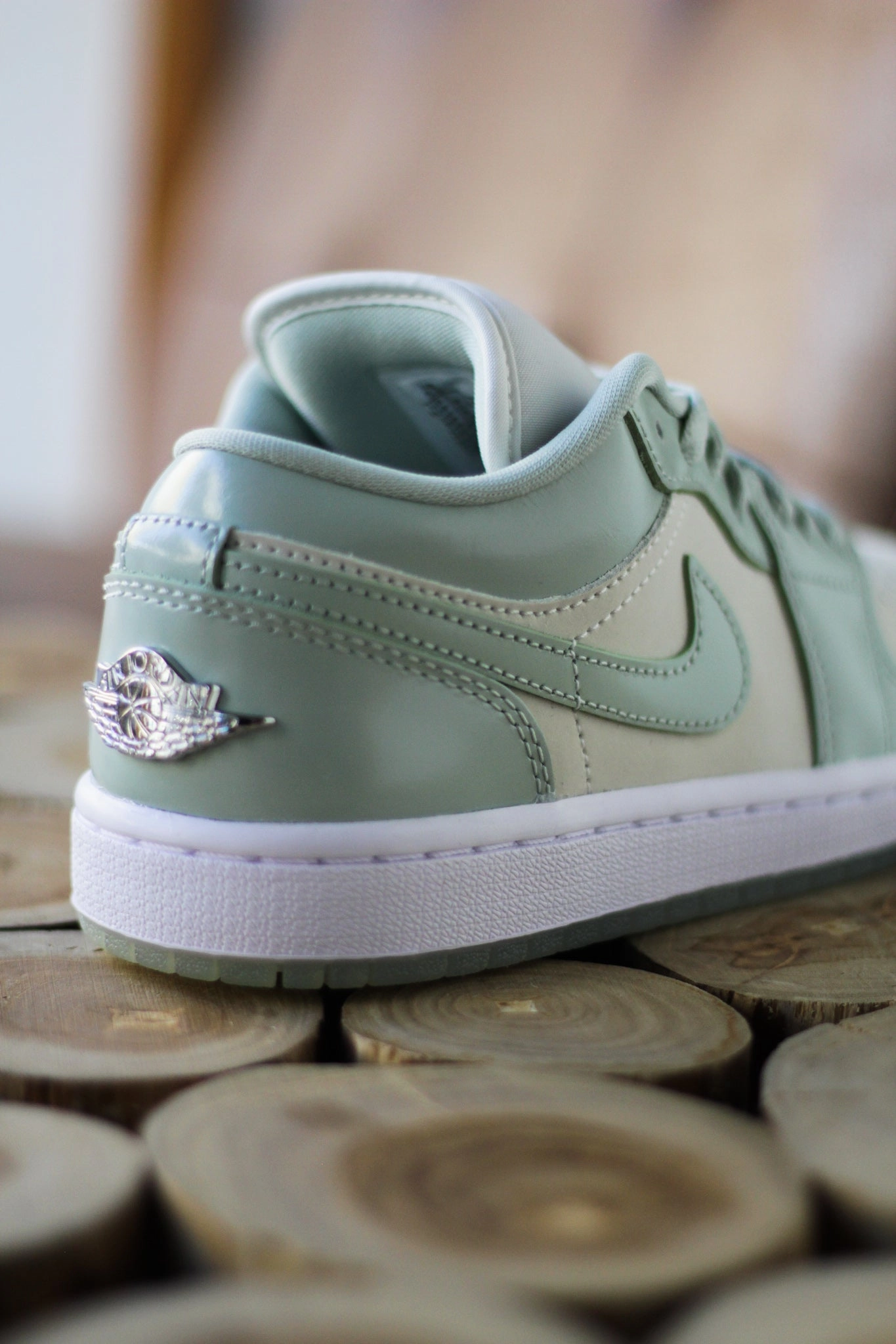 W AIR JORDAN 1 LOW SE SAIL/SEAFOAM-METALLIC SILVER-WHITE