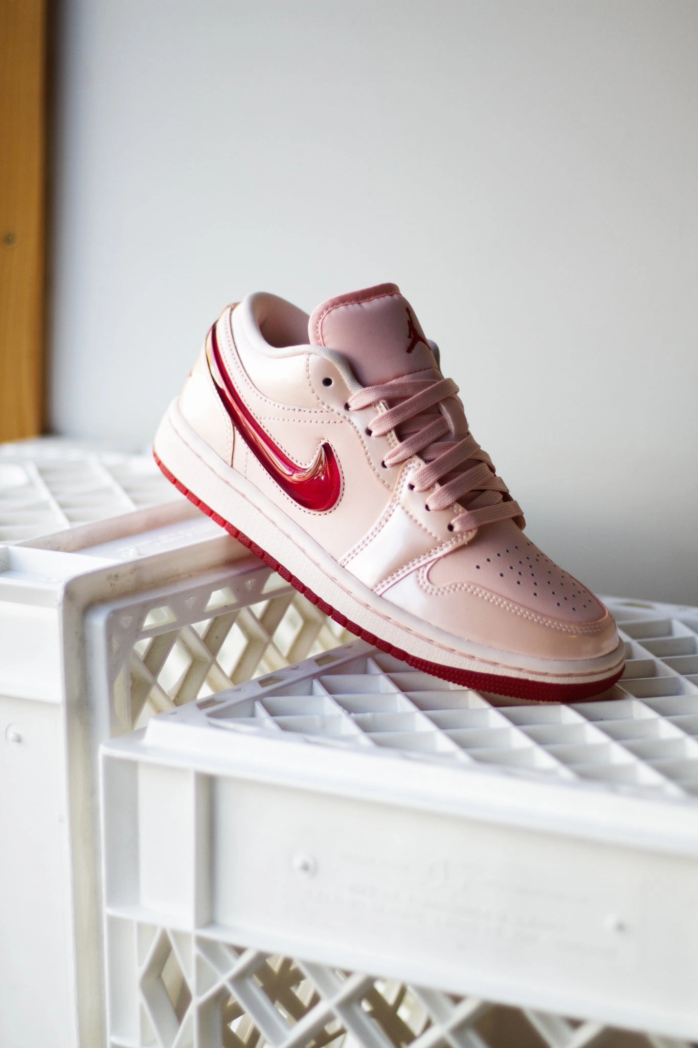 W AIR JORDAN 1 LOW SE WASHED CORAL/GYM RED-WASHED CORAL