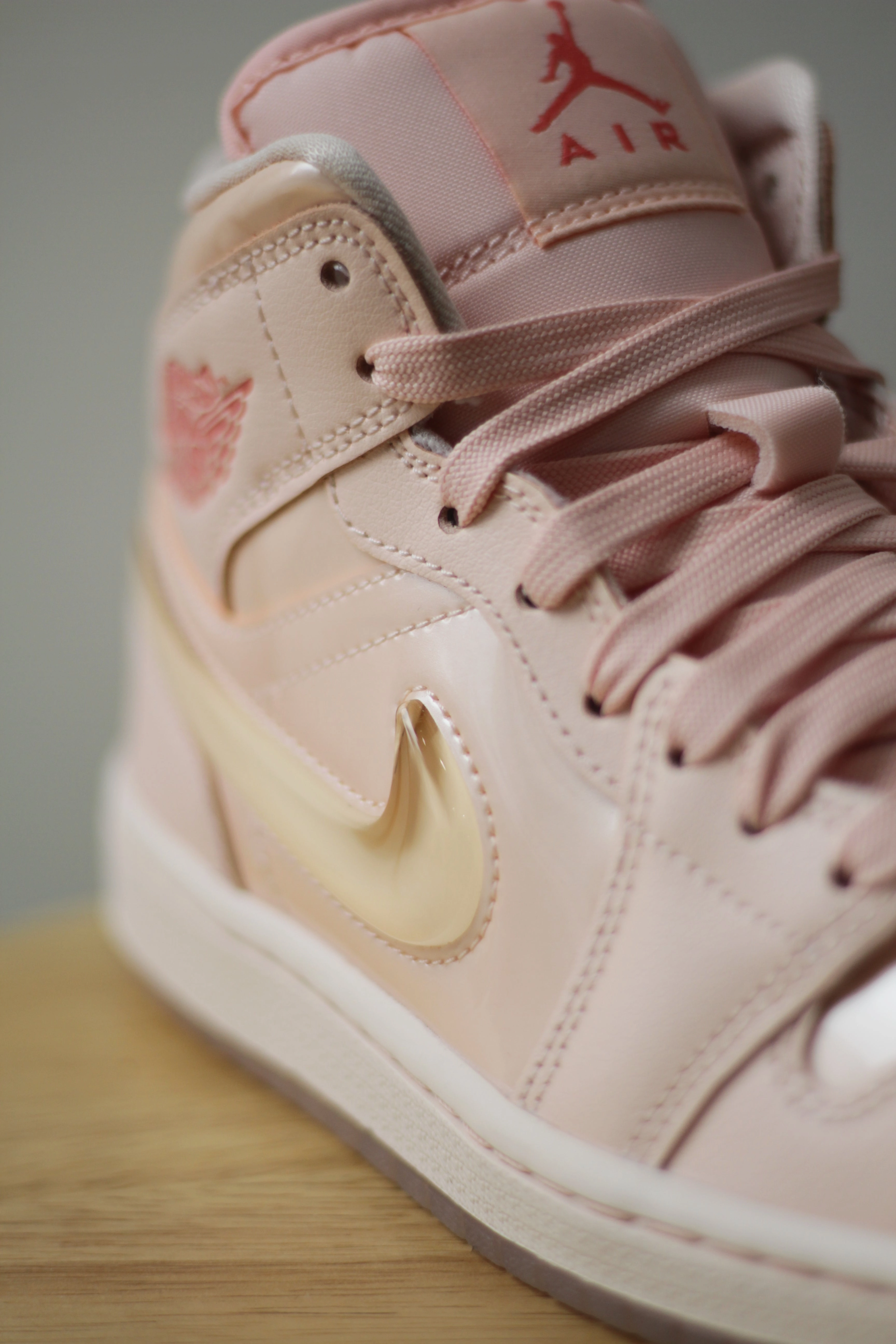 W AIR JORDAN 1 MID SE WASHED CORAL/PINK SALT