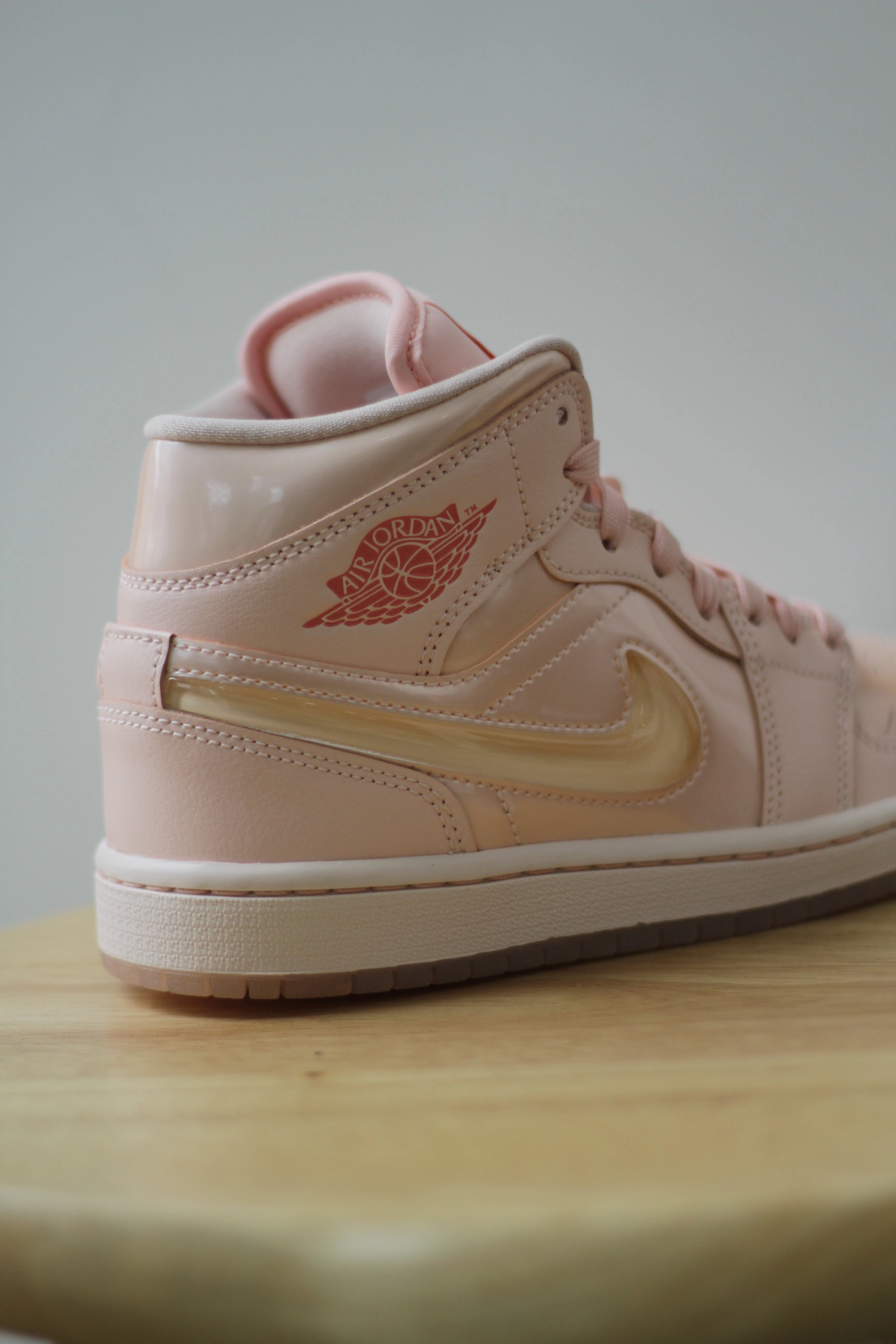 W AIR JORDAN 1 MID SE WASHED CORAL/PINK SALT