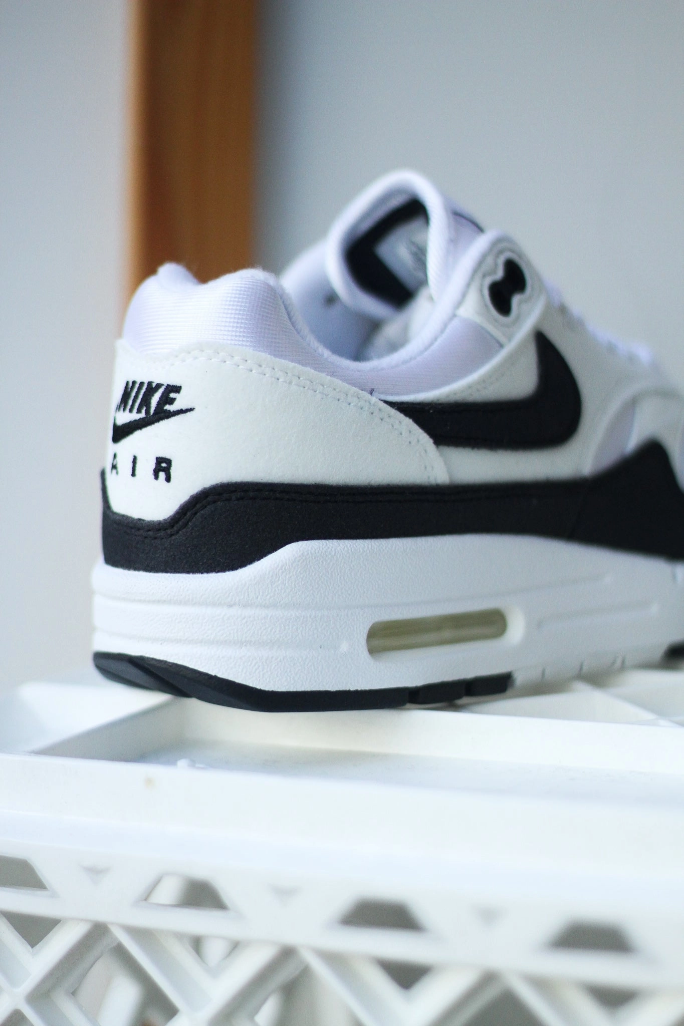 W AIR MAX 1 BLACK